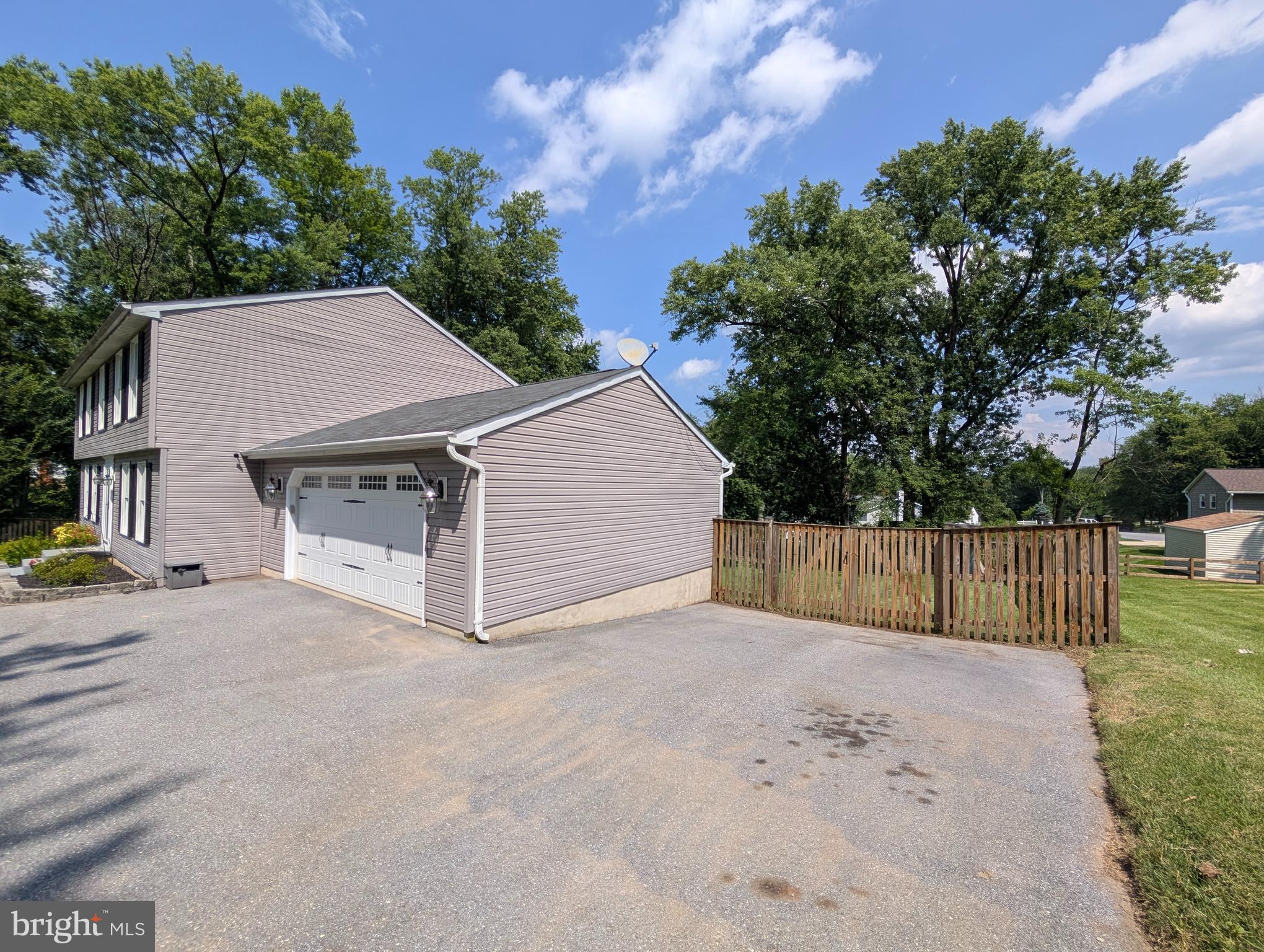 5606 MANOR DRIVE