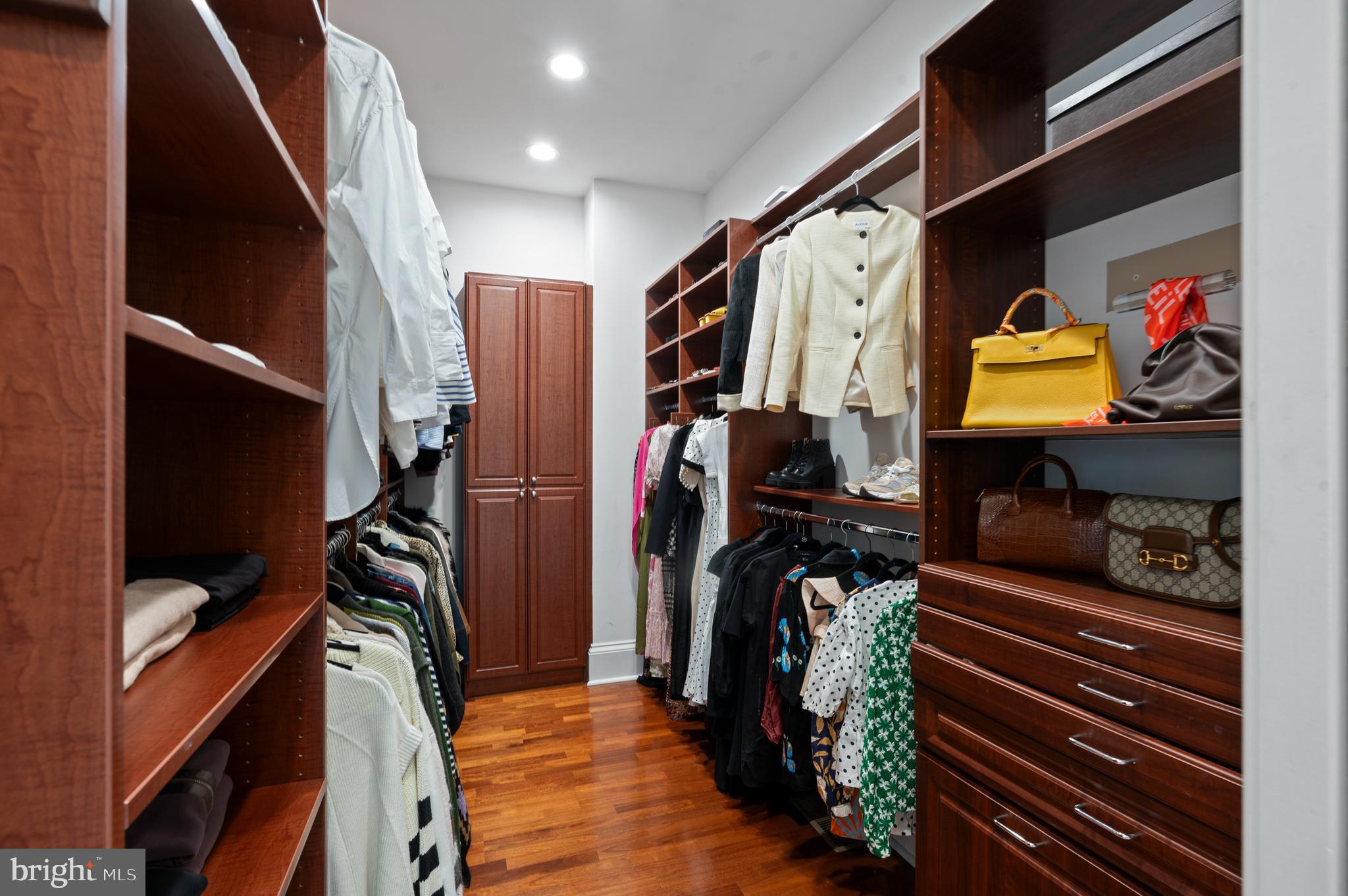 GLADWYNE - Residential