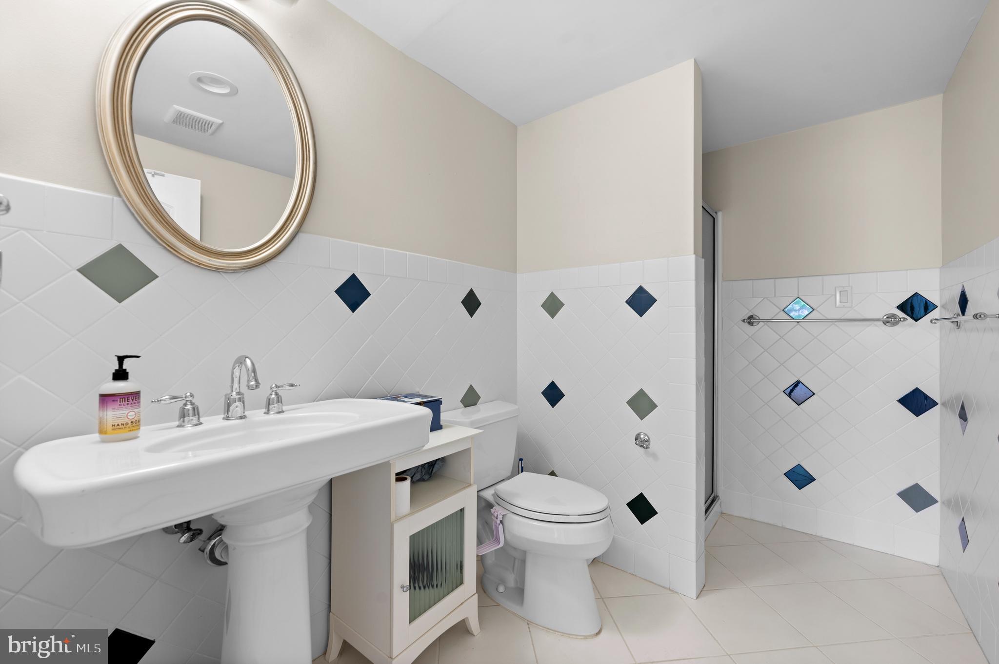 GLADWYNE - Residential