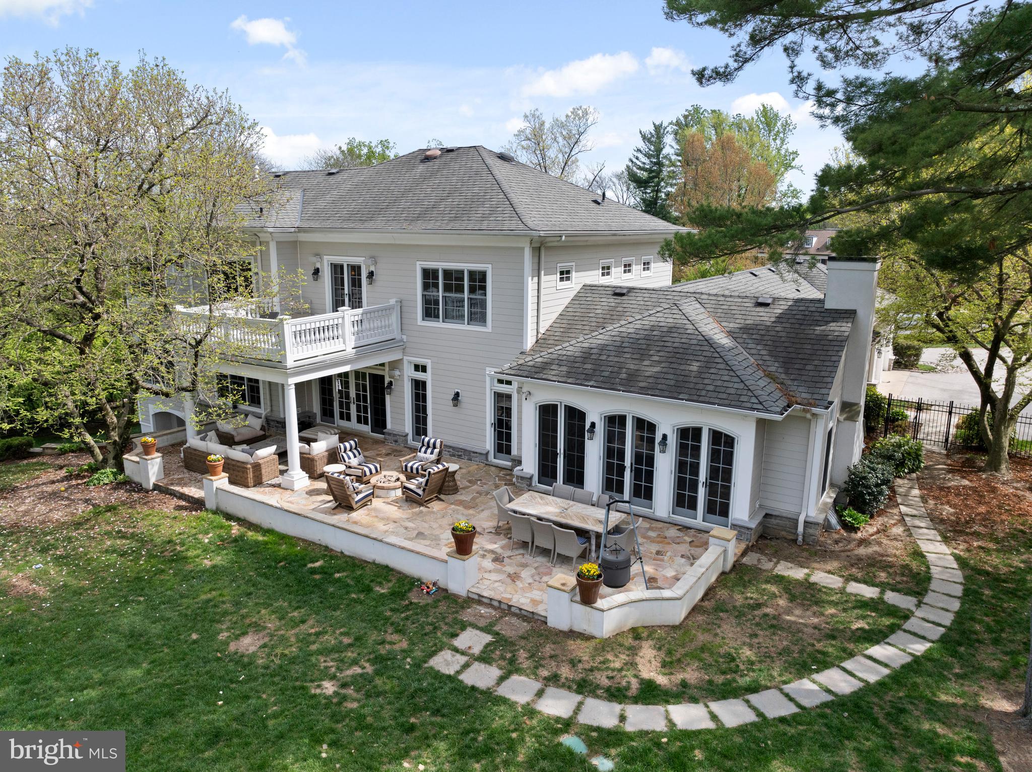 GLADWYNE - Residential