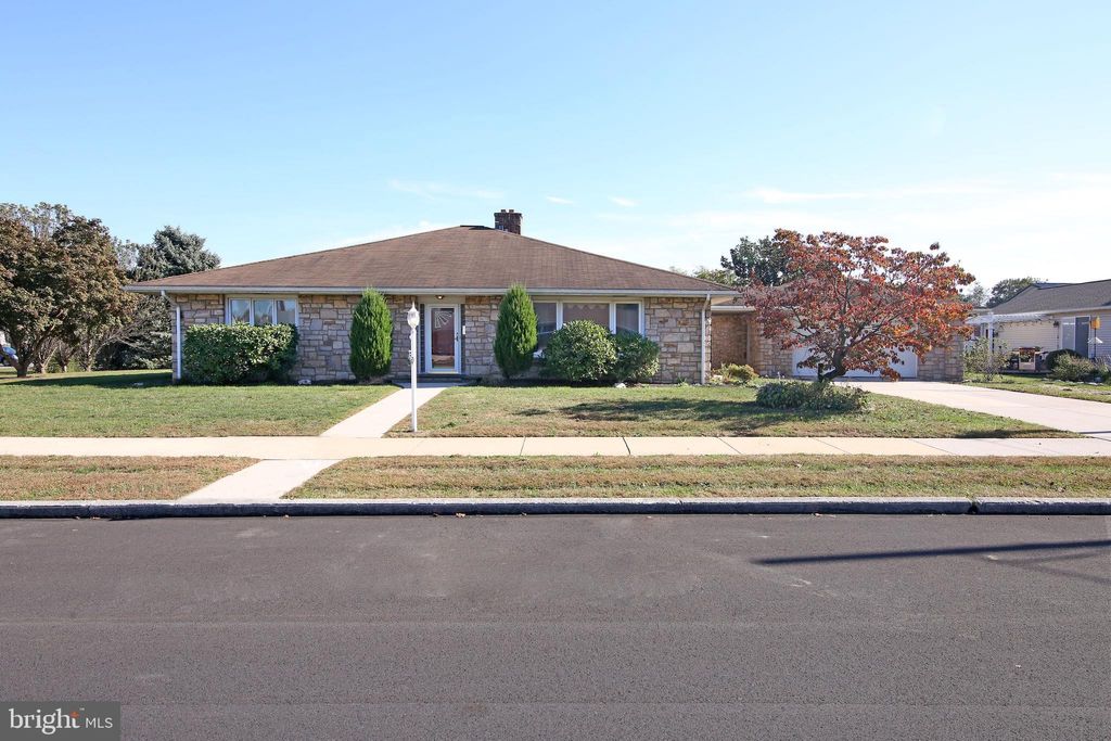 Photo of 814 E Oak Street, PALMYRA, PA 17078 (MLS # PALN2022926)