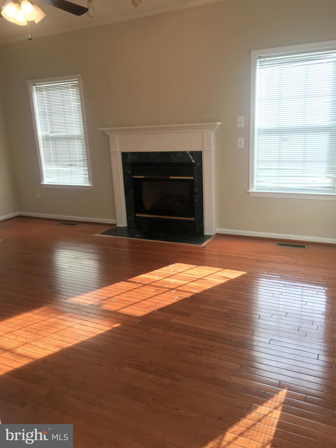 HAMPTON OAKS - Residential Lease