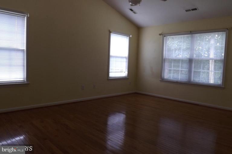 HAMPTON OAKS - Residential Lease