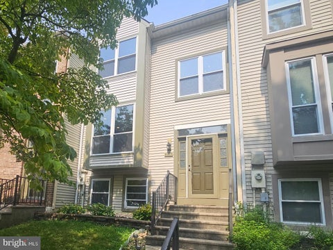 Townhouse For Sale - 8214 Tall Trees Court<br/> ELLICOTT CITY, MD 21043