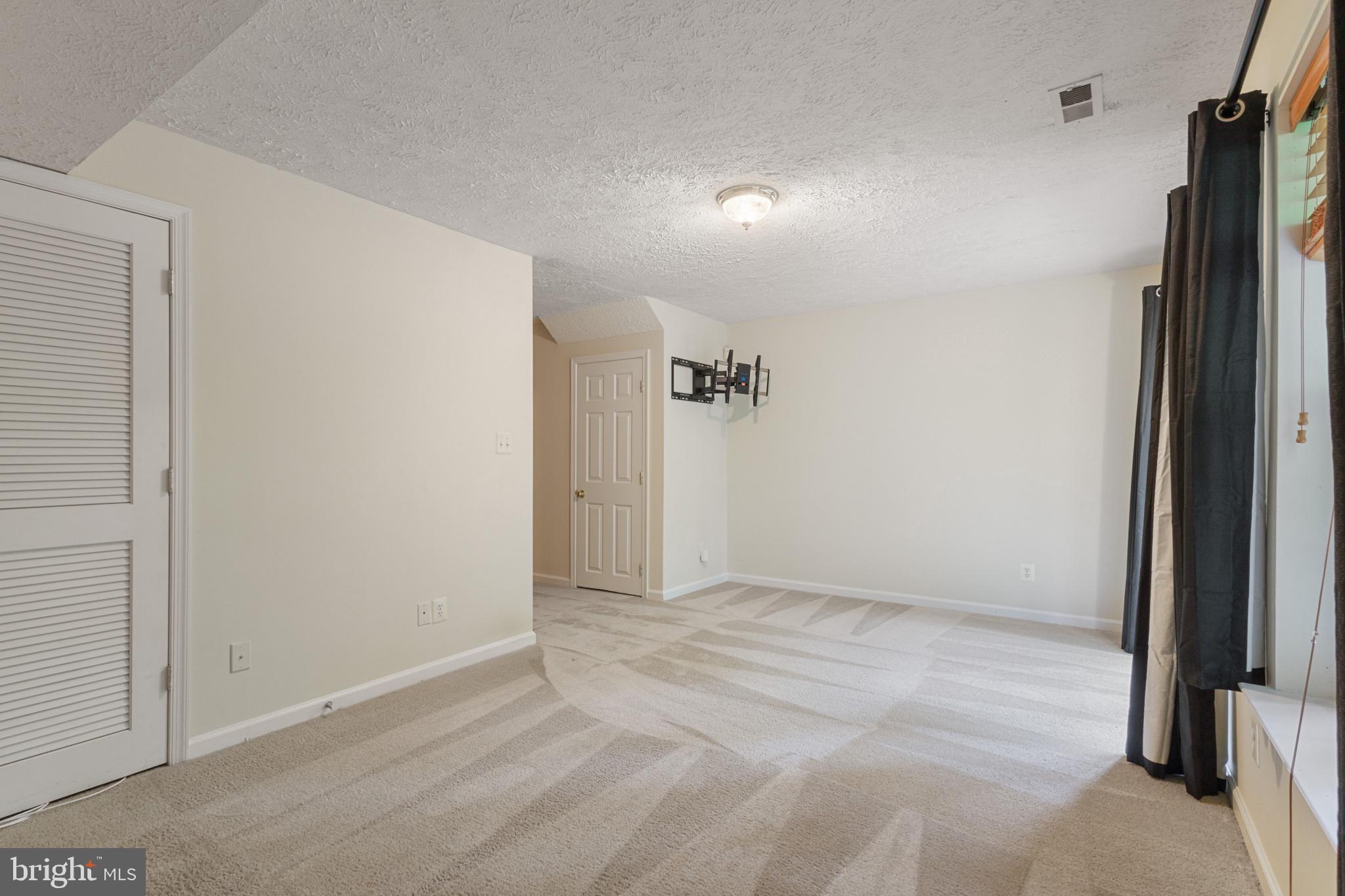 LAFAYETTE VILLAGE - Residential