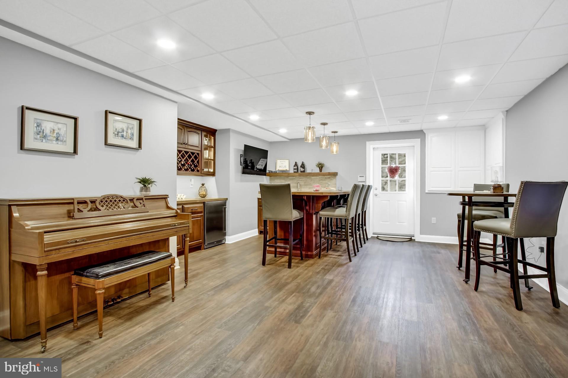 HIGH MEADOW - Residential