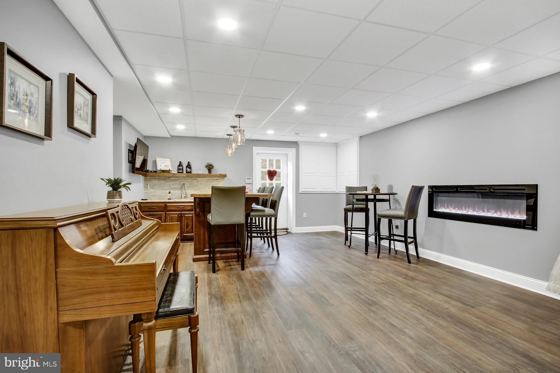 HIGH MEADOW - Residential