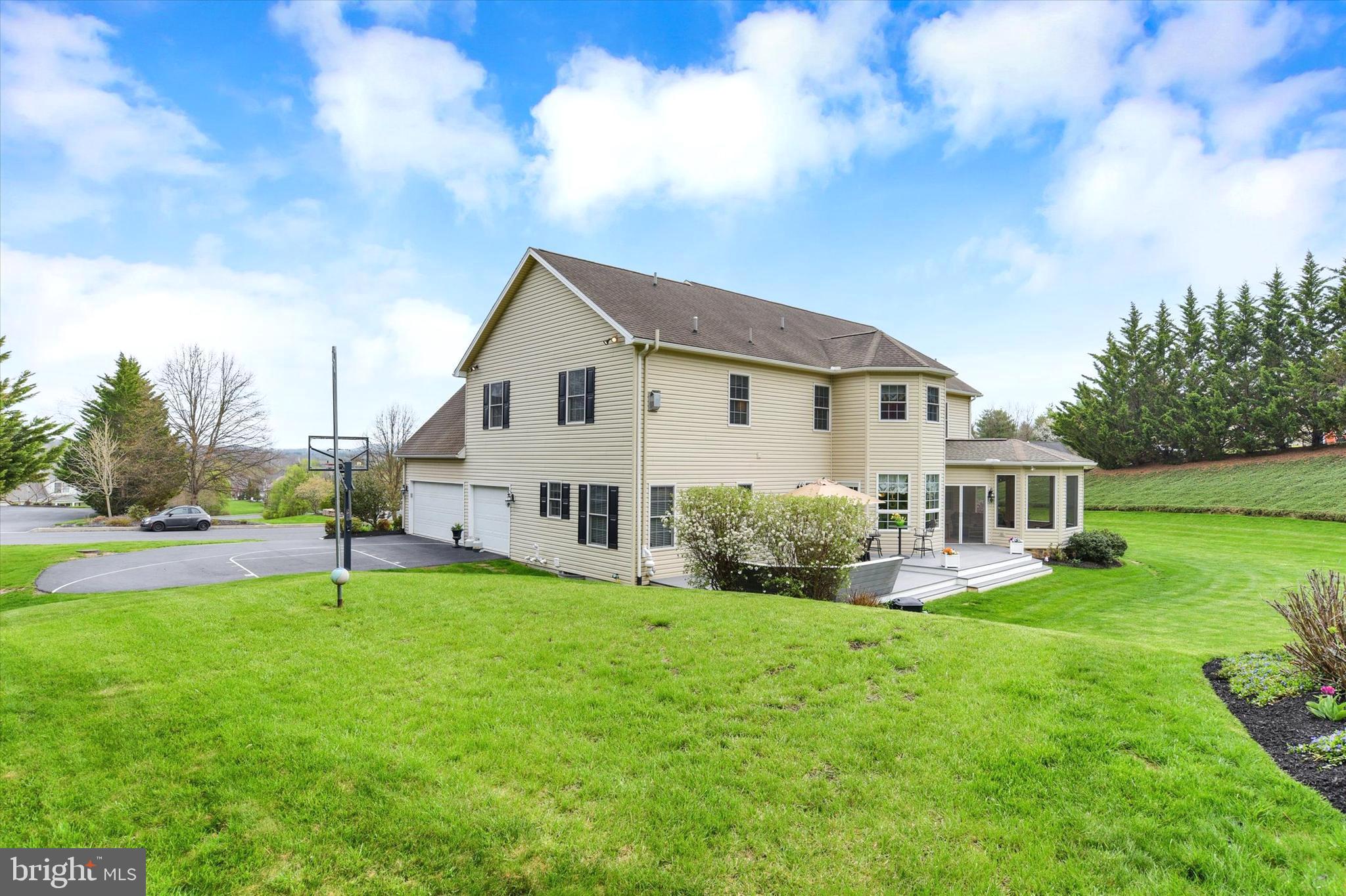 HIGH MEADOW - Residential