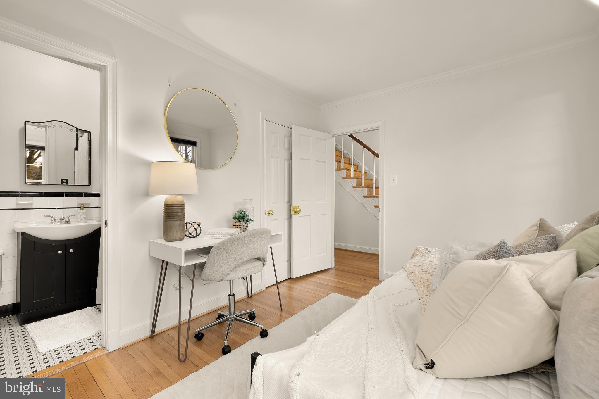 ENGLISH VILLAGE - Residential