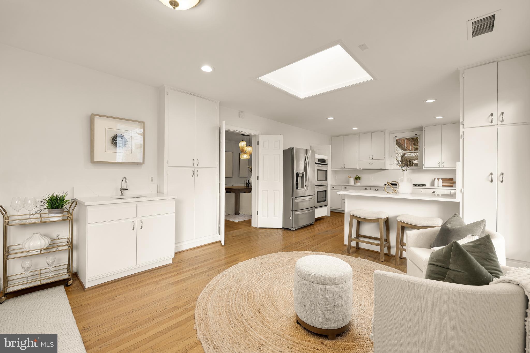 ENGLISH VILLAGE - Residential