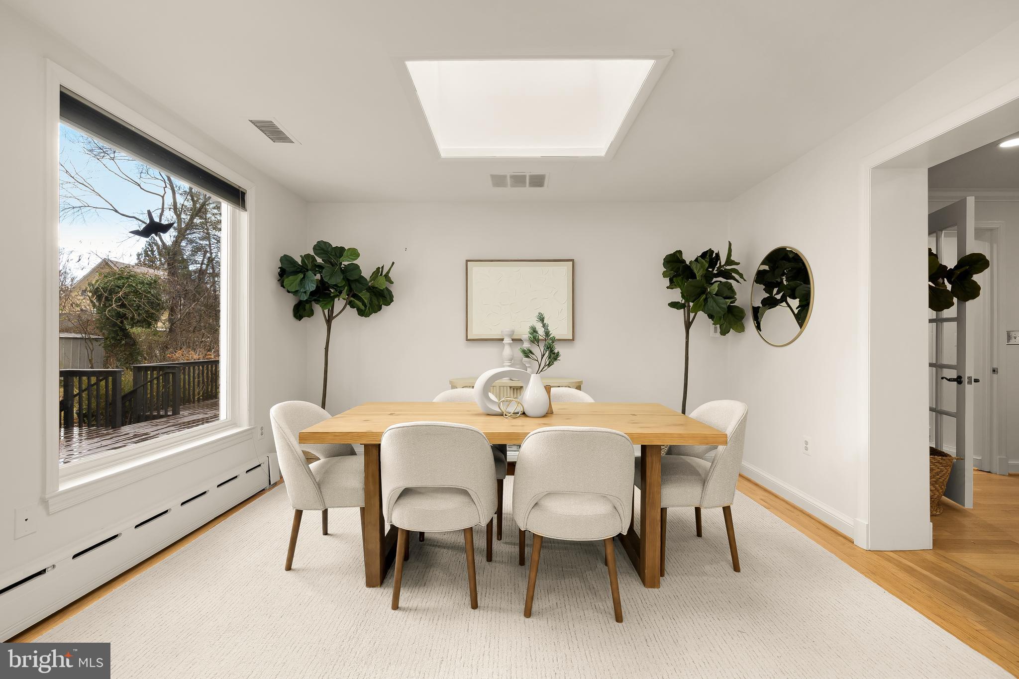 ENGLISH VILLAGE - Residential