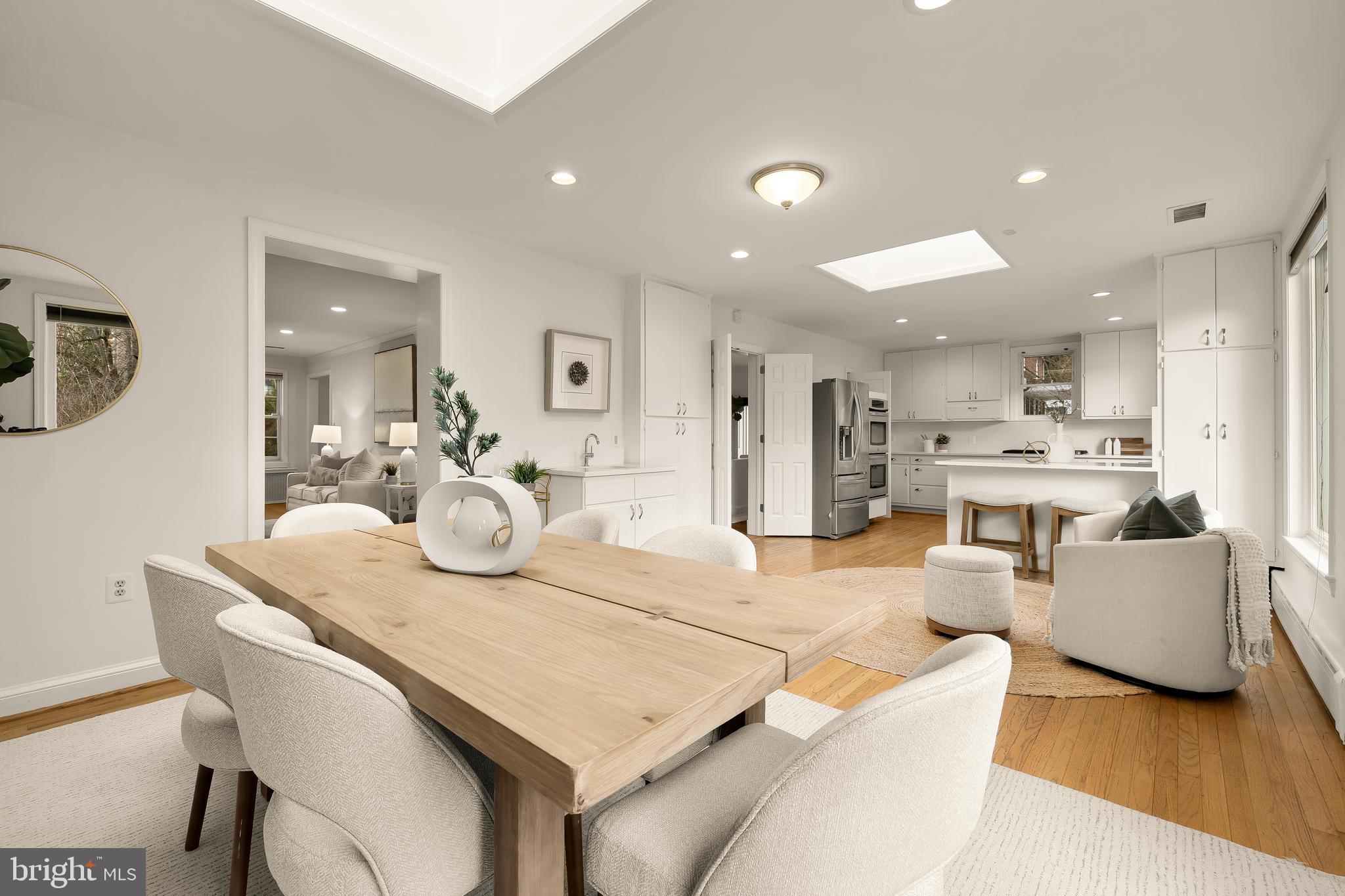 ENGLISH VILLAGE - Residential