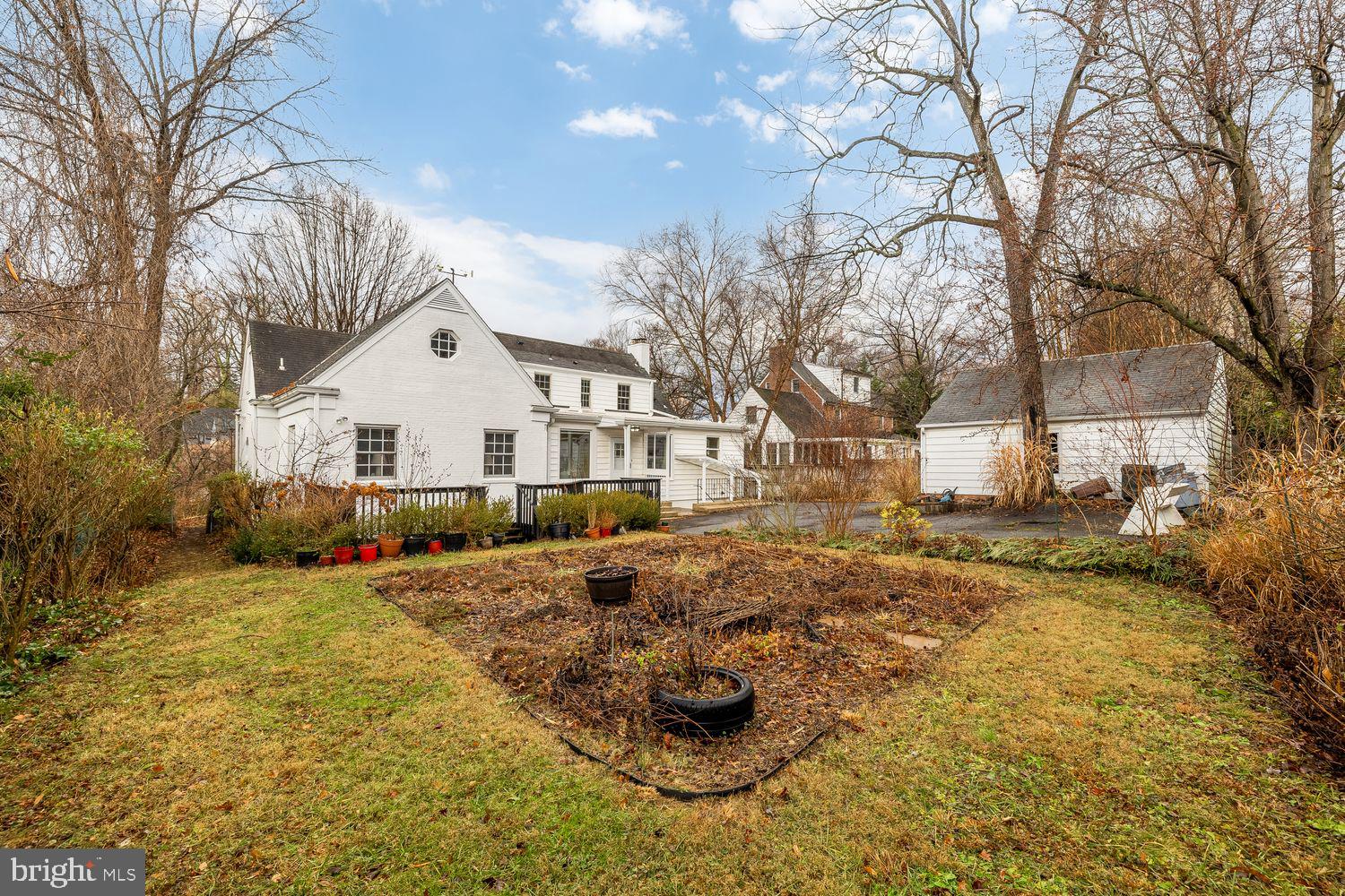 ENGLISH VILLAGE - Residential