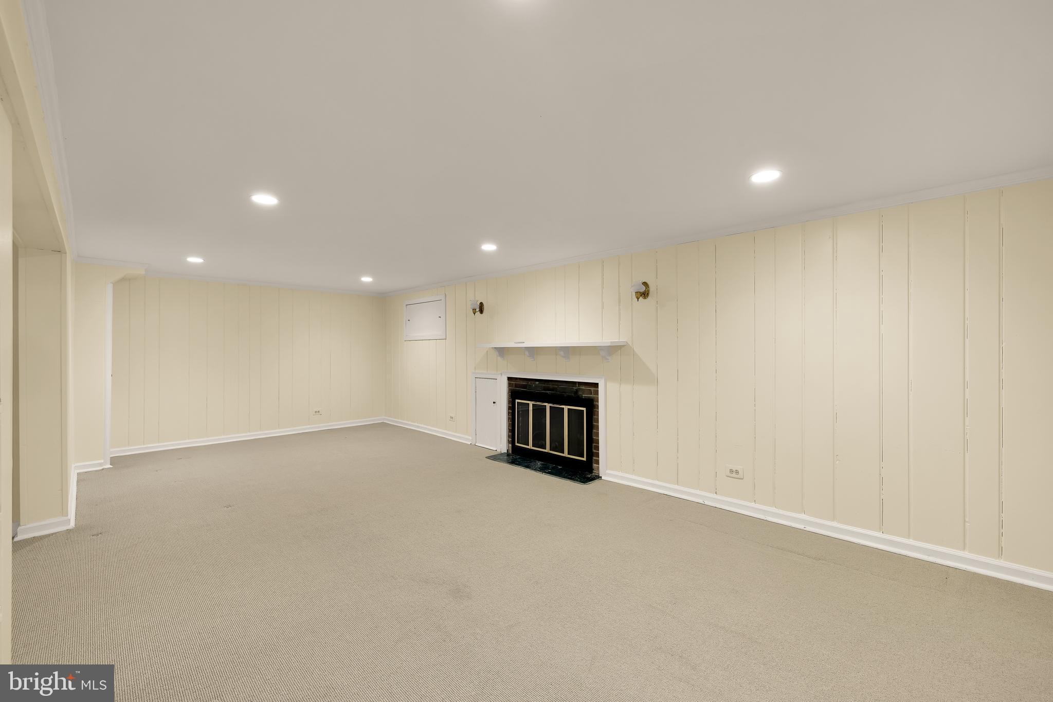 ENGLISH VILLAGE - Residential