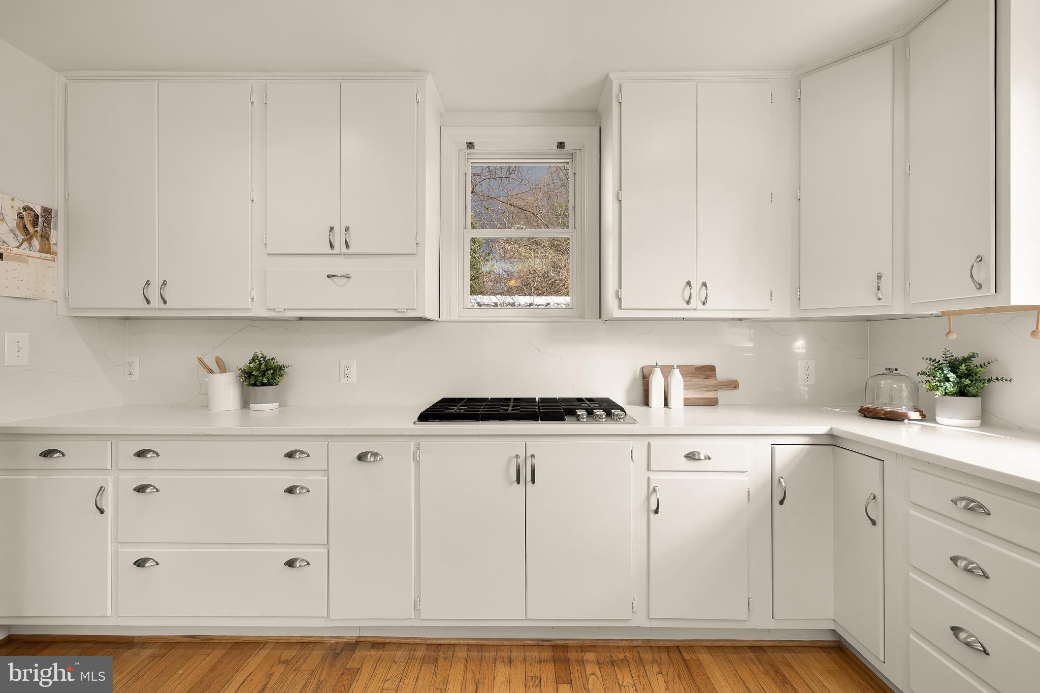 ENGLISH VILLAGE - Residential