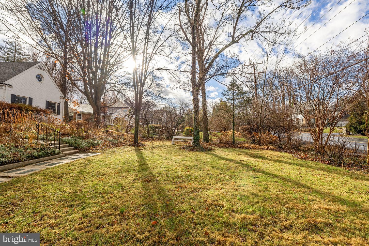 ENGLISH VILLAGE - Residential