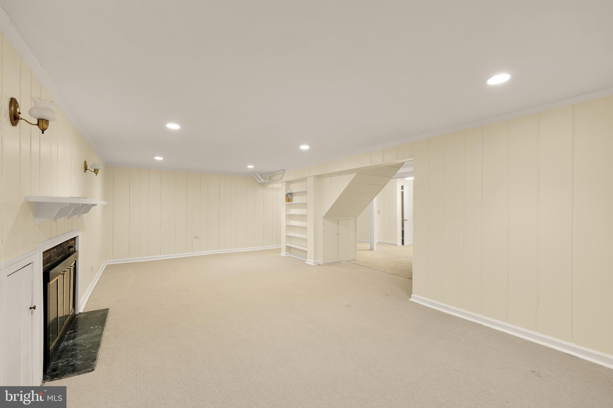 ENGLISH VILLAGE - Residential