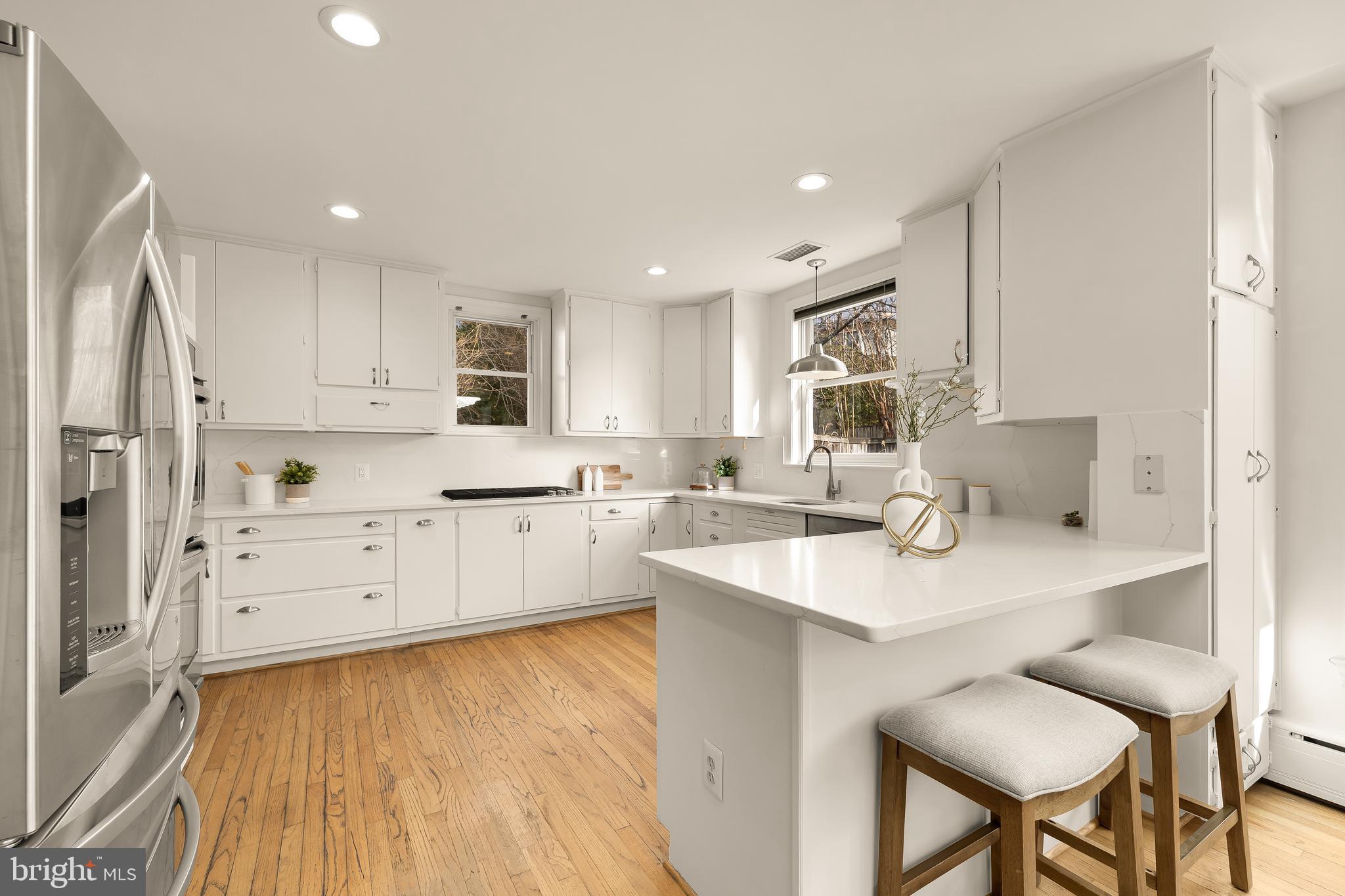 ENGLISH VILLAGE - Residential