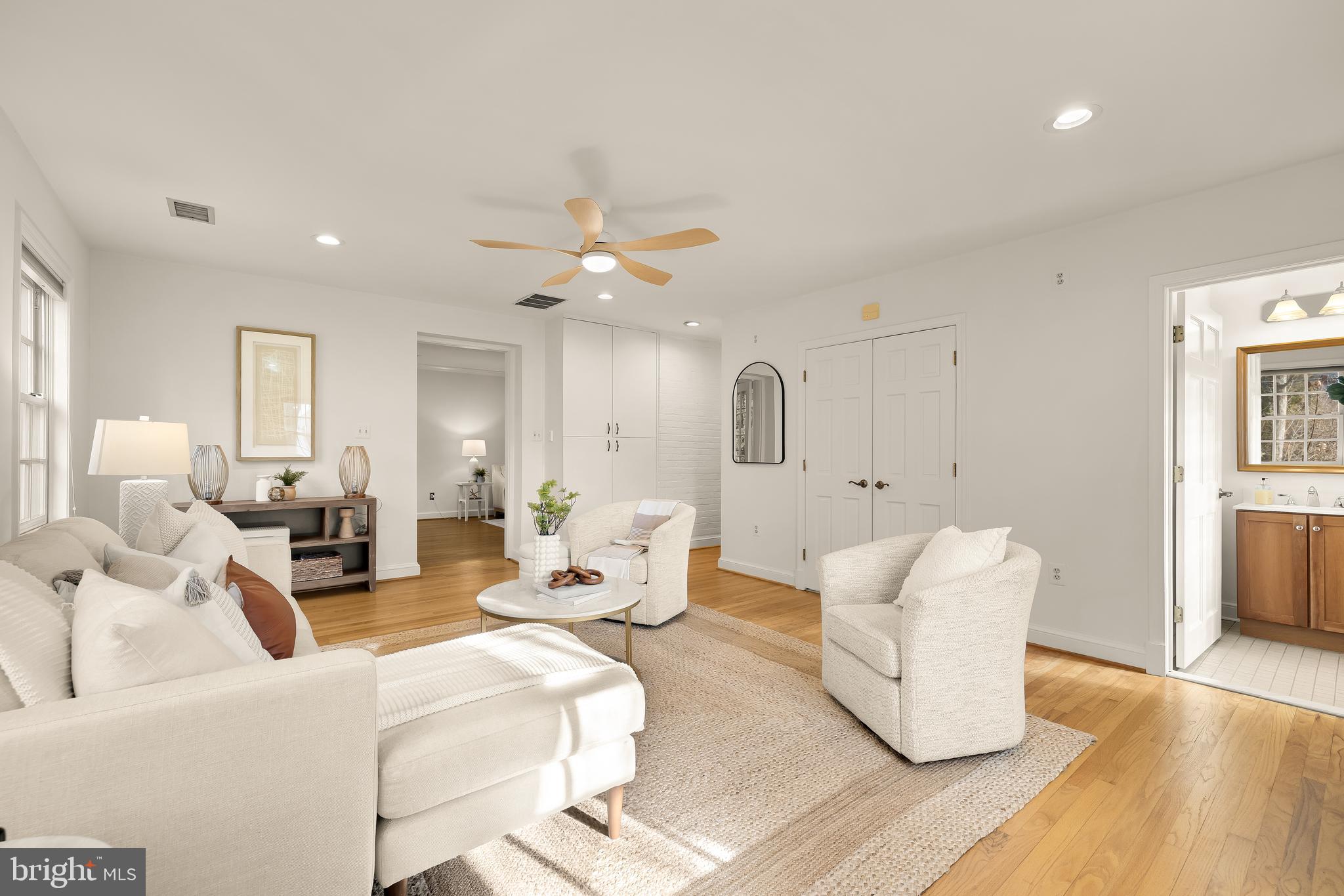 ENGLISH VILLAGE - Residential