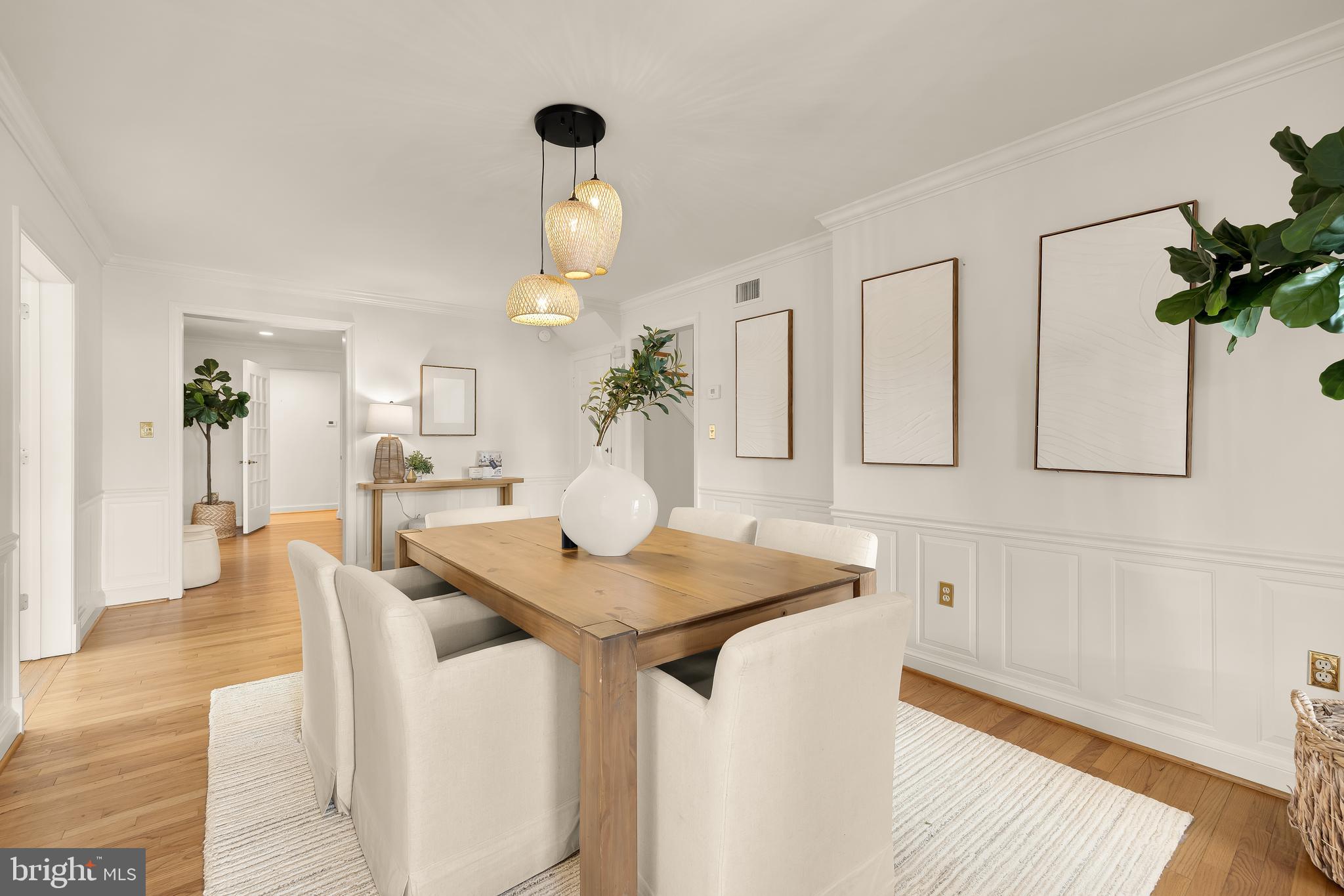 ENGLISH VILLAGE - Residential