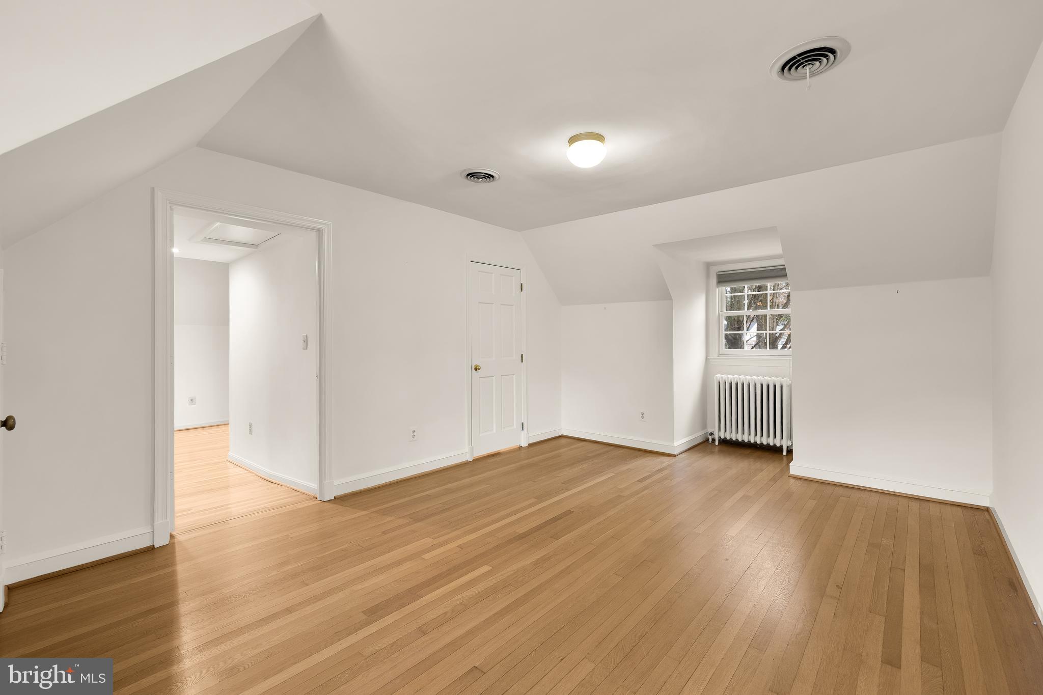 ENGLISH VILLAGE - Residential