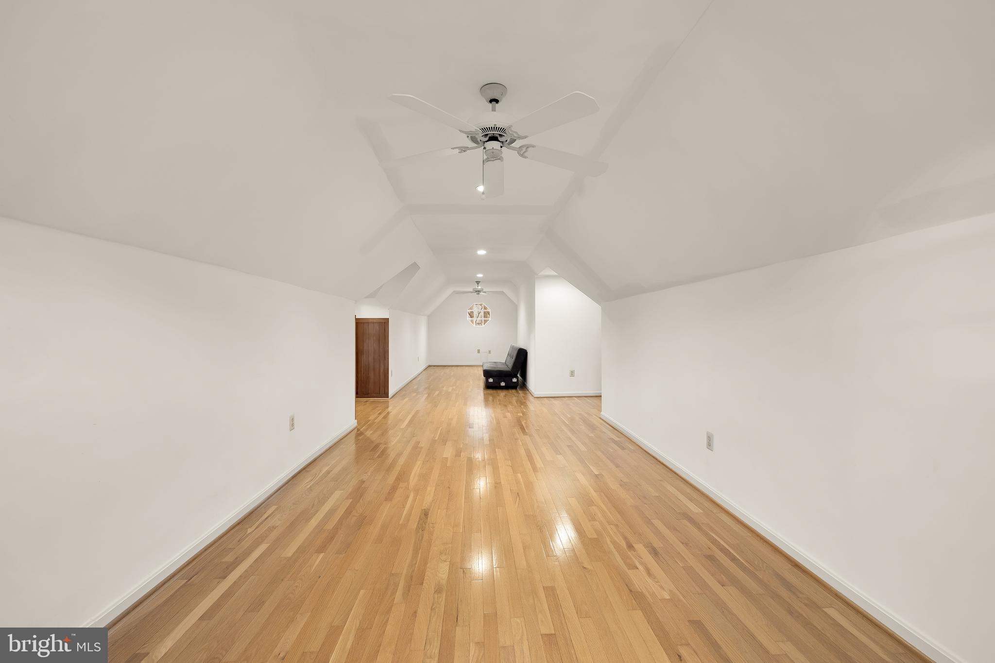 ENGLISH VILLAGE - Residential