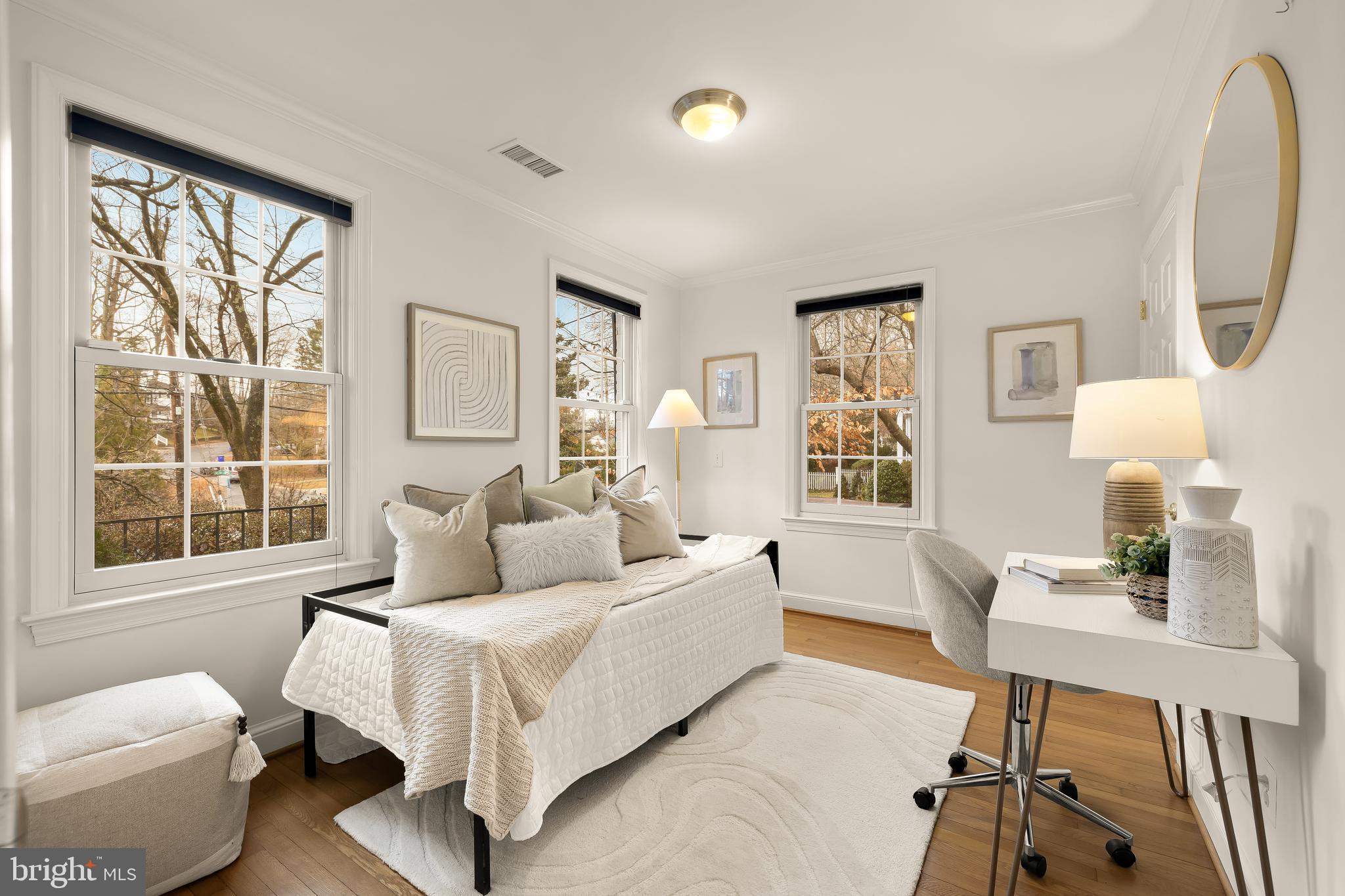 ENGLISH VILLAGE - Residential