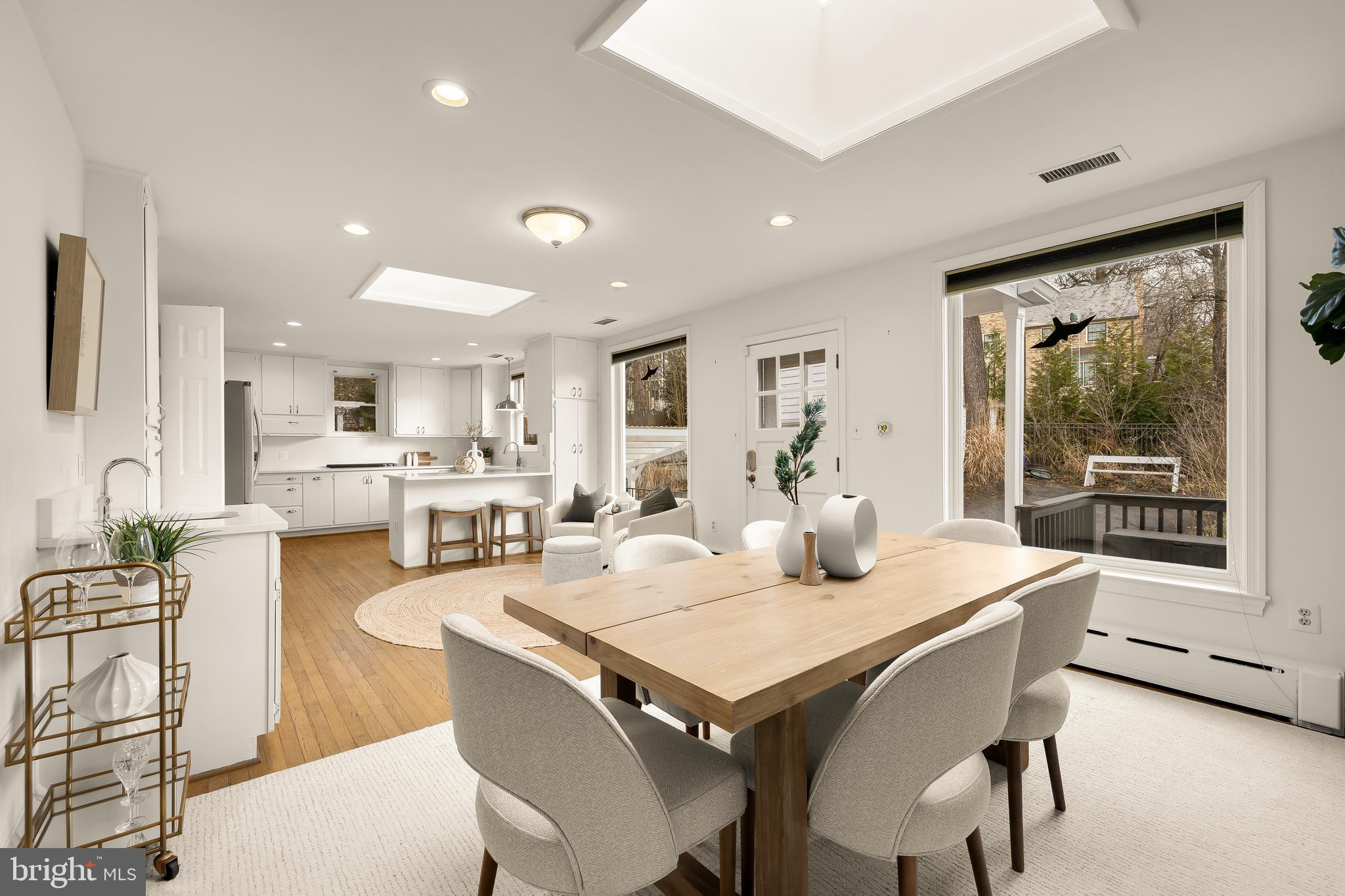 ENGLISH VILLAGE - Residential