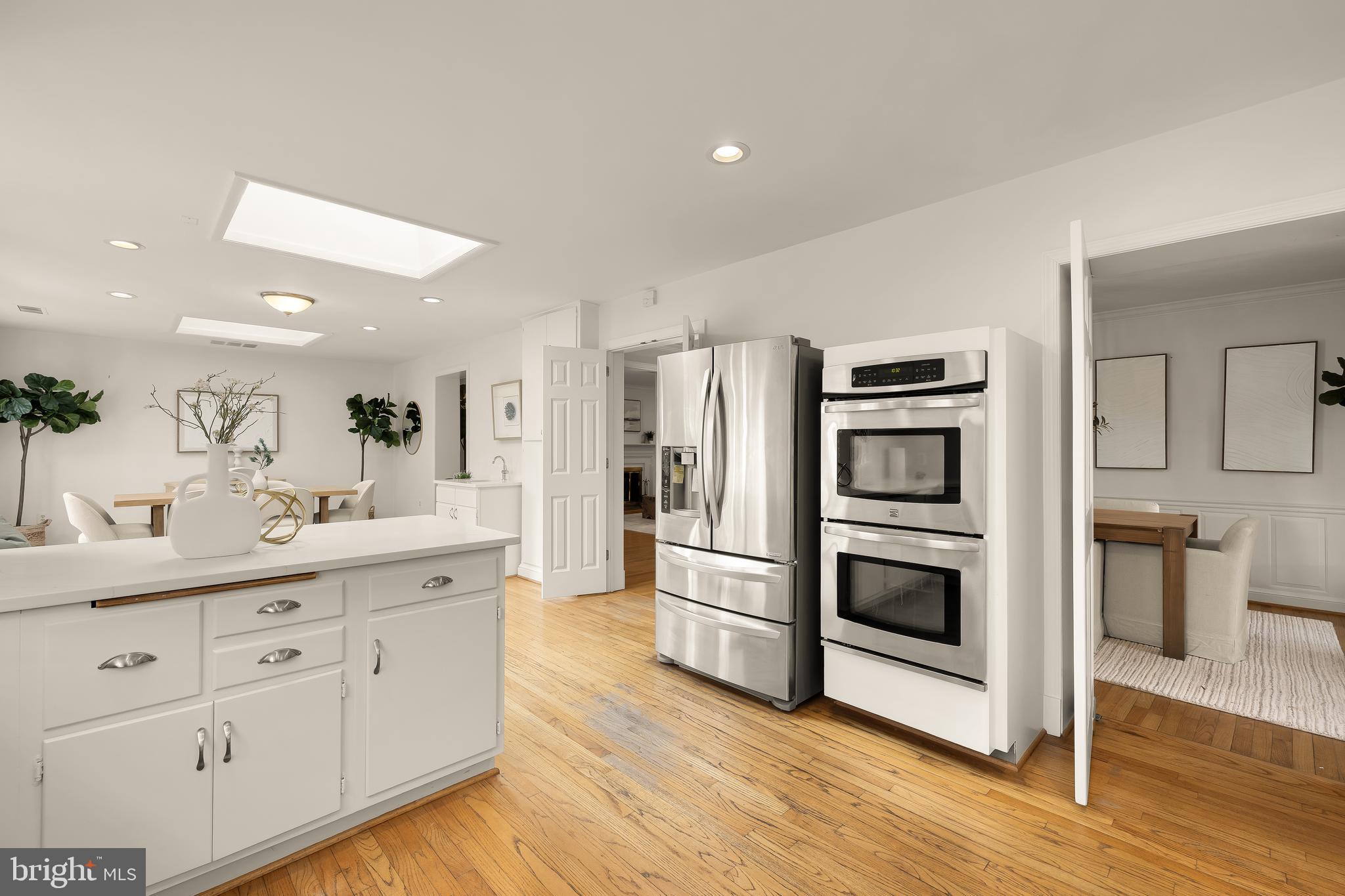 ENGLISH VILLAGE - Residential