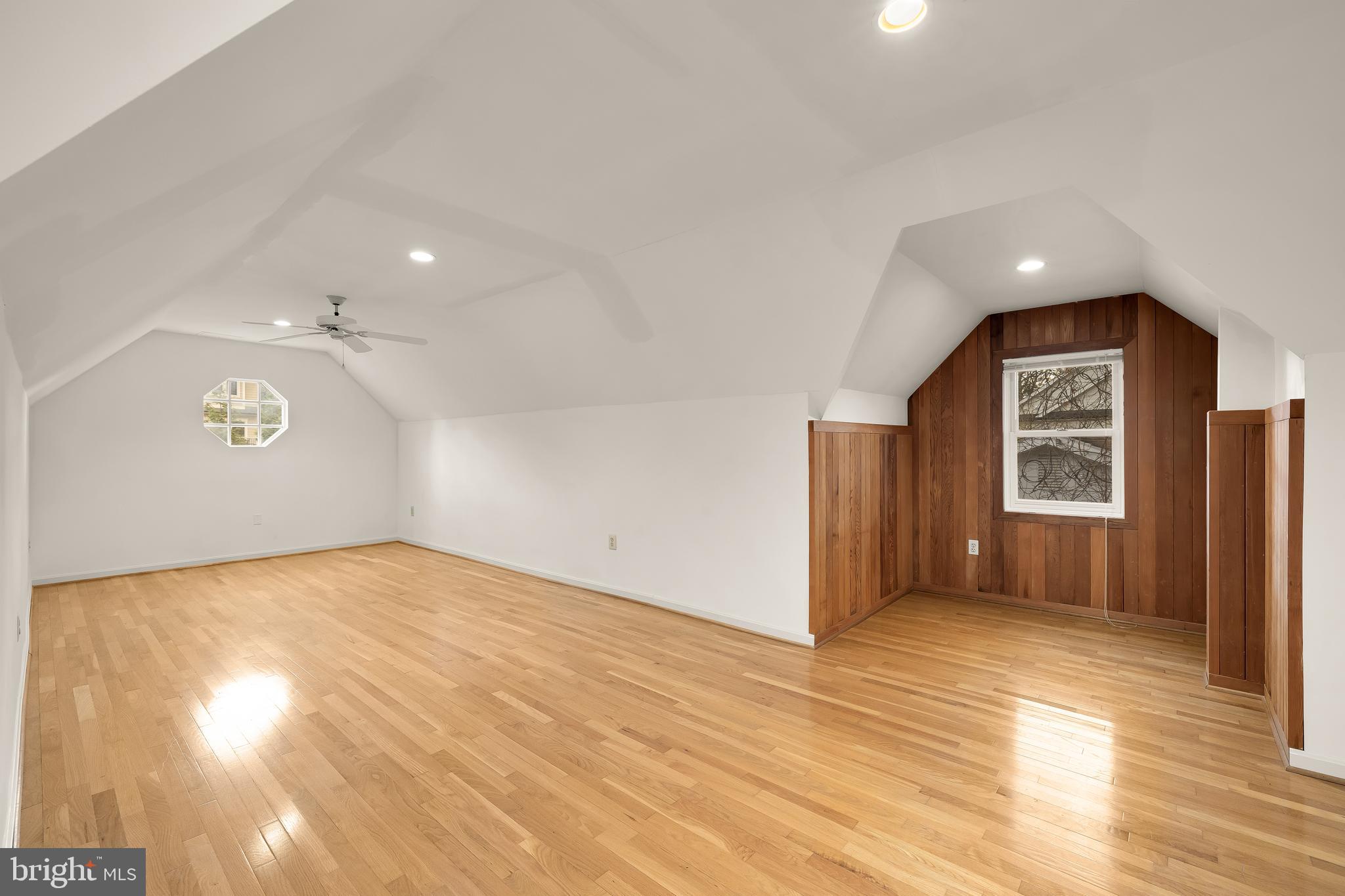 ENGLISH VILLAGE - Residential