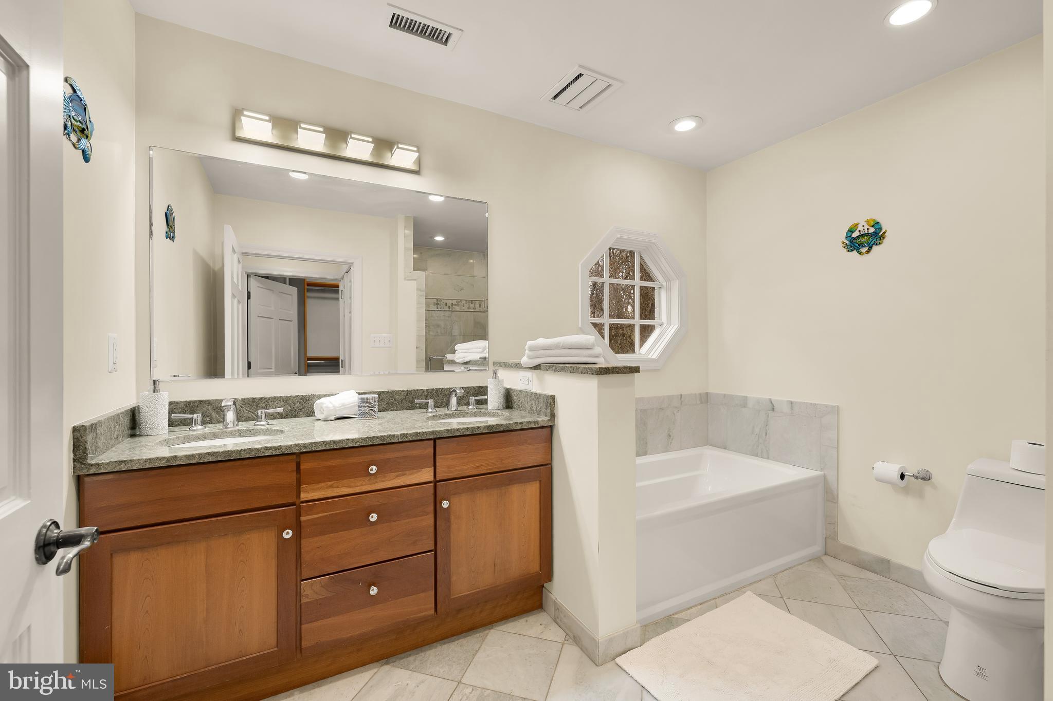 ENGLISH VILLAGE - Residential