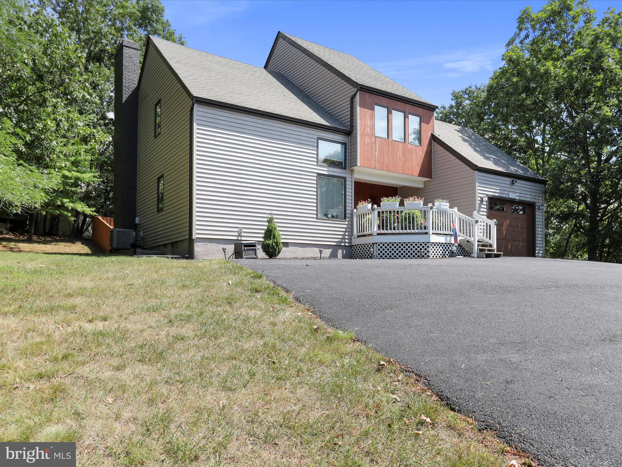 1246 LAKEVIEW DRIVE