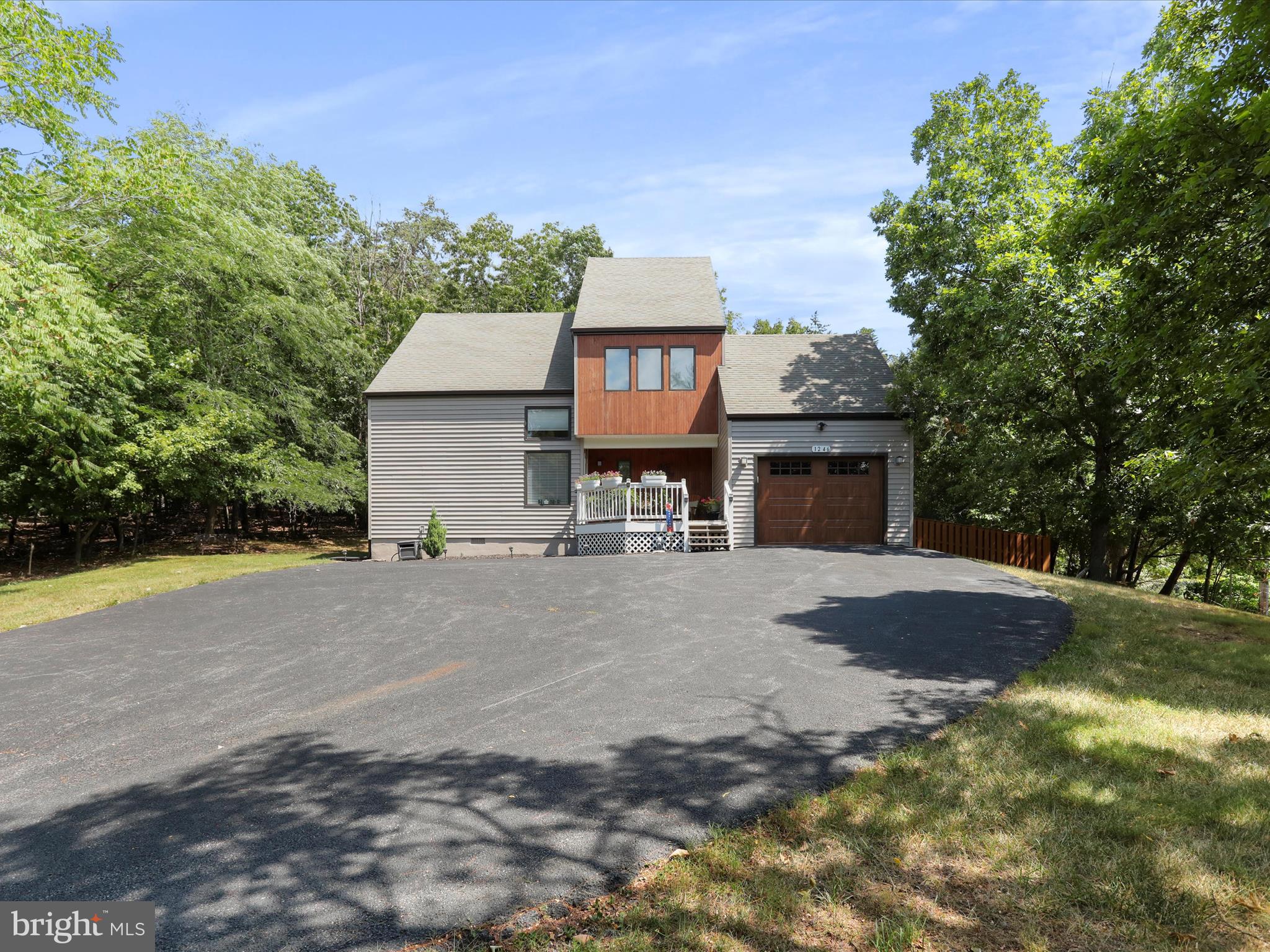 1246 LAKEVIEW DRIVE