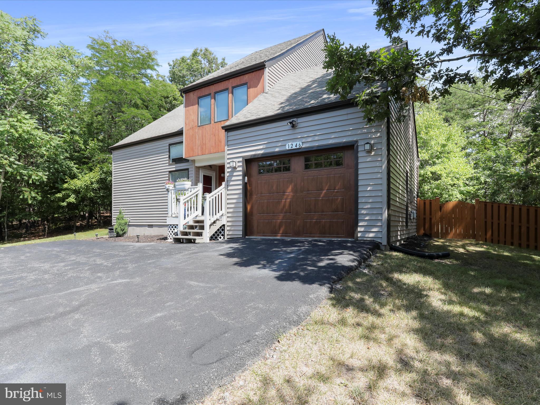 1246 LAKEVIEW DRIVE