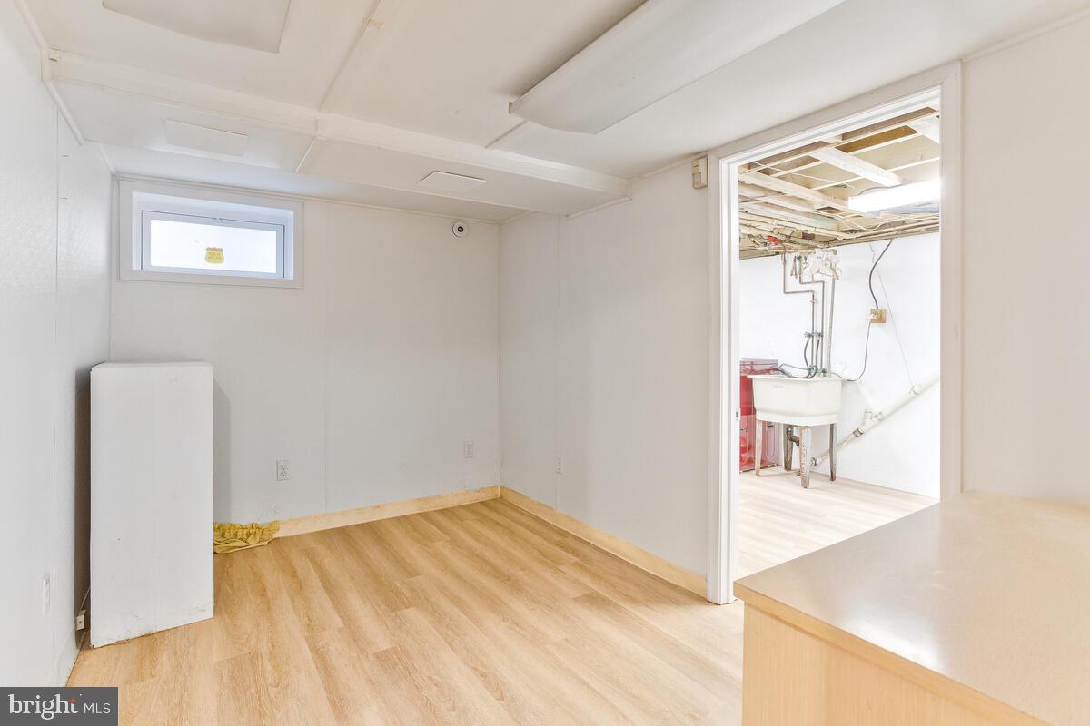 MIDDLE RIVER - Residential
