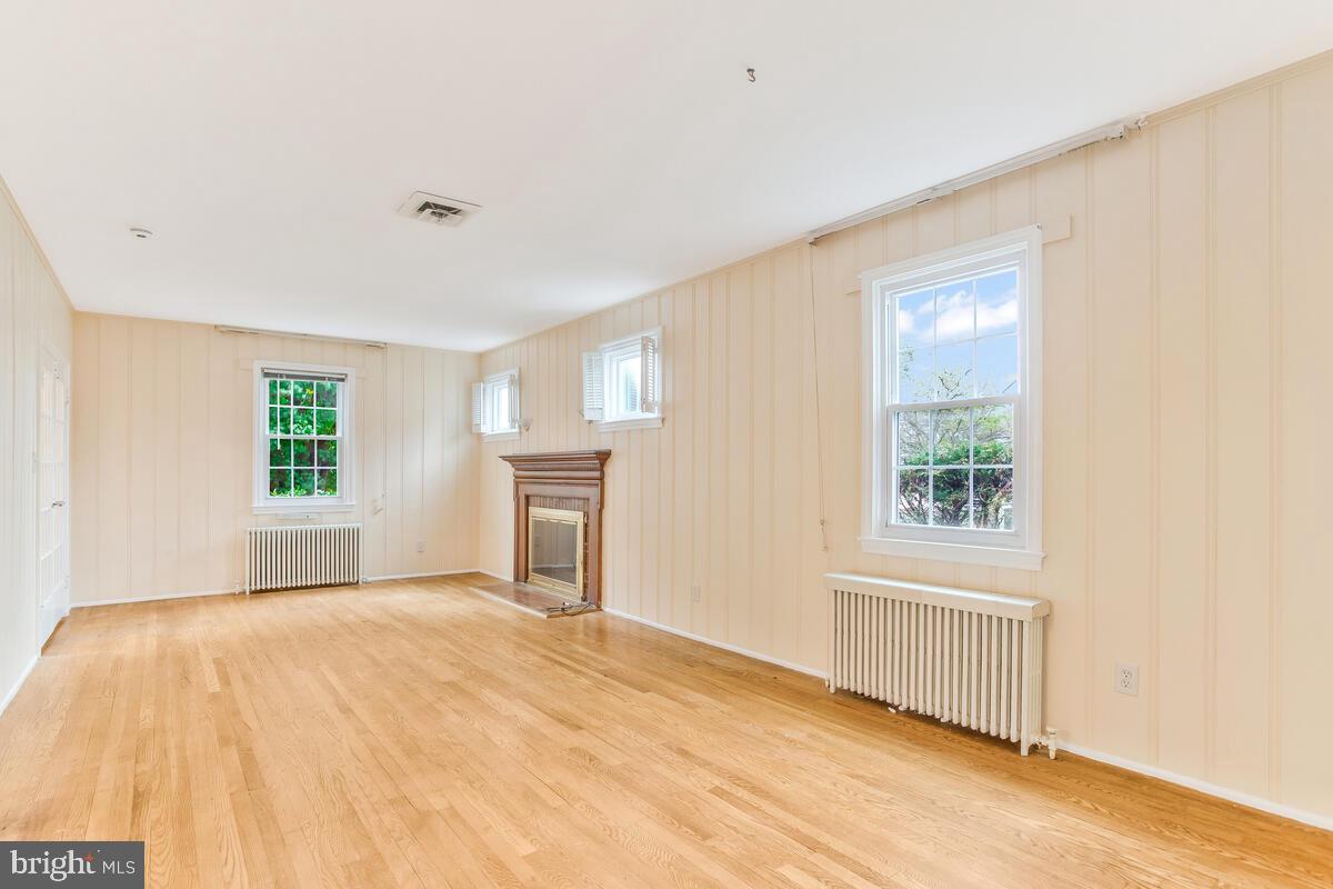 MIDDLE RIVER - Residential