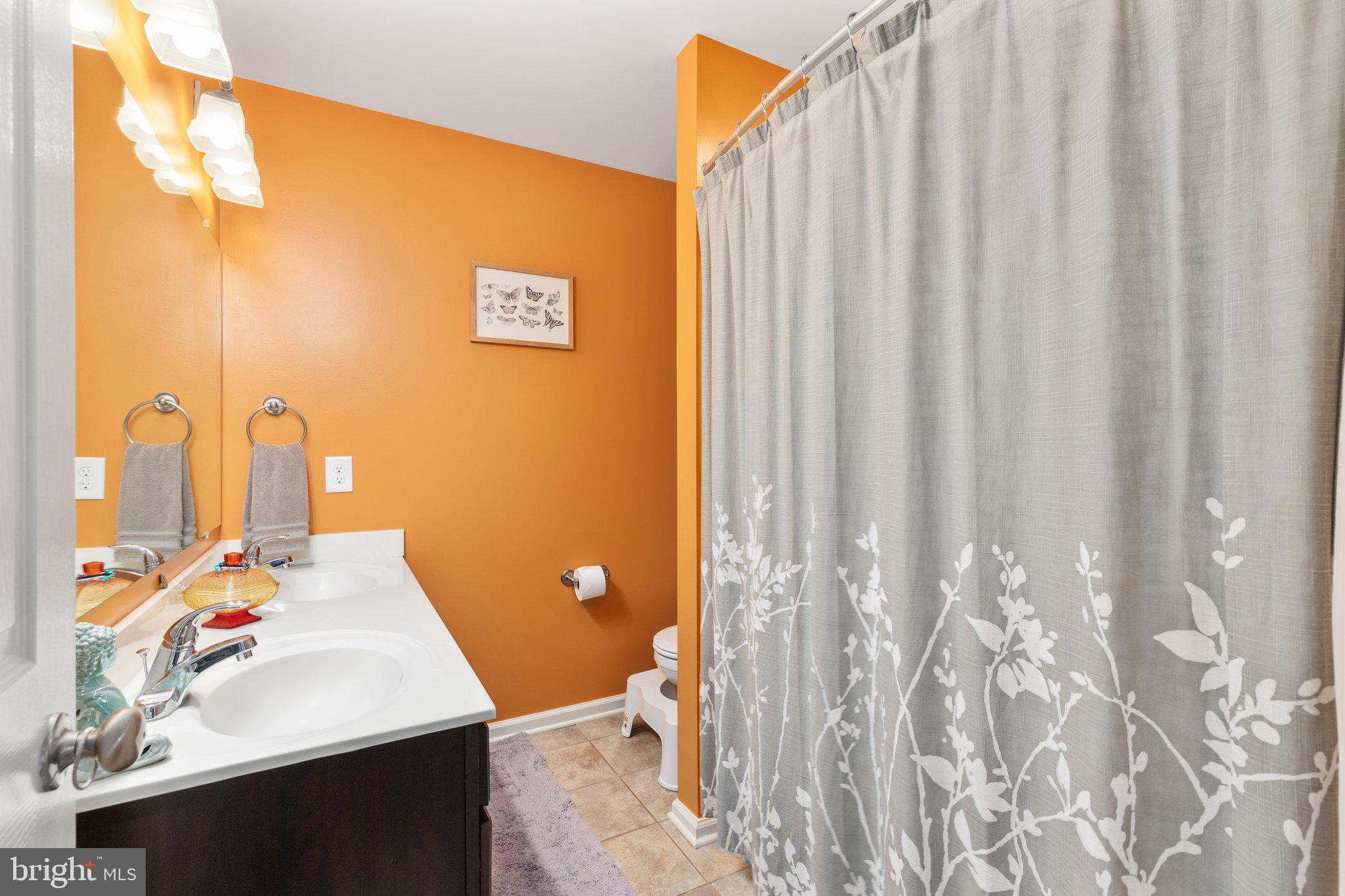 THE TOWNES AT OAKHURST - Residential