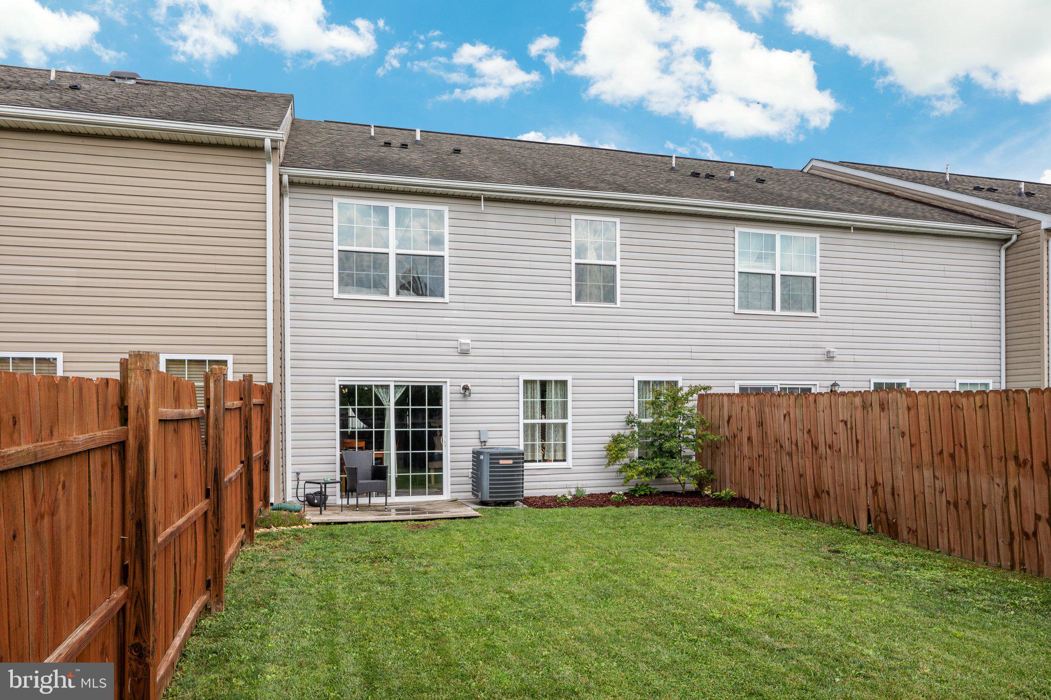 THE TOWNES AT OAKHURST - Residential