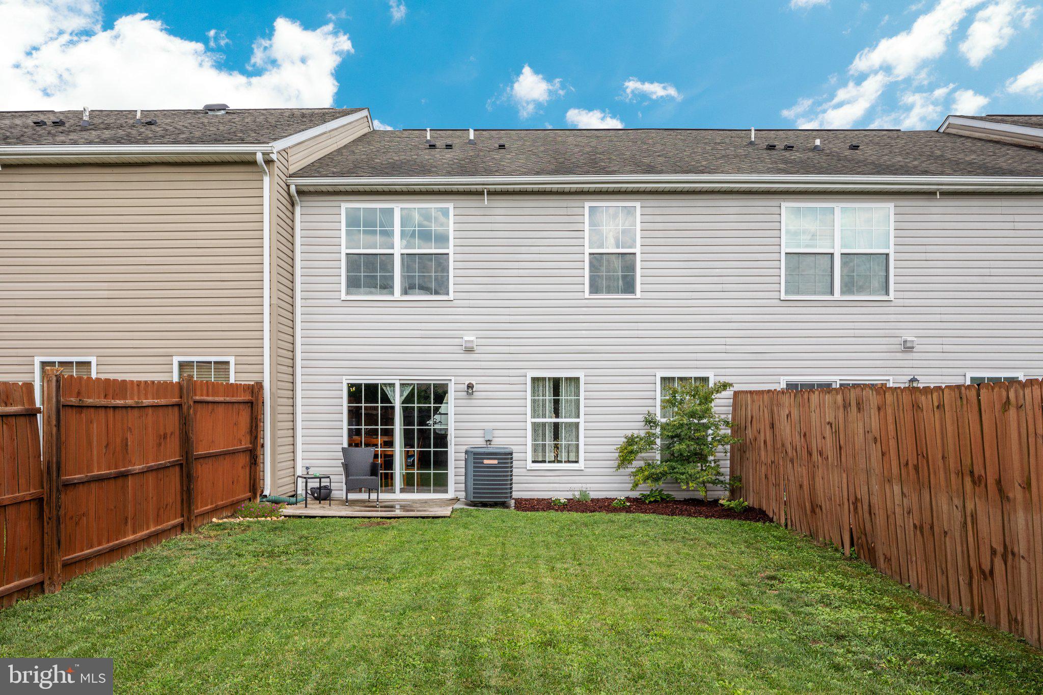 THE TOWNES AT OAKHURST - Residential