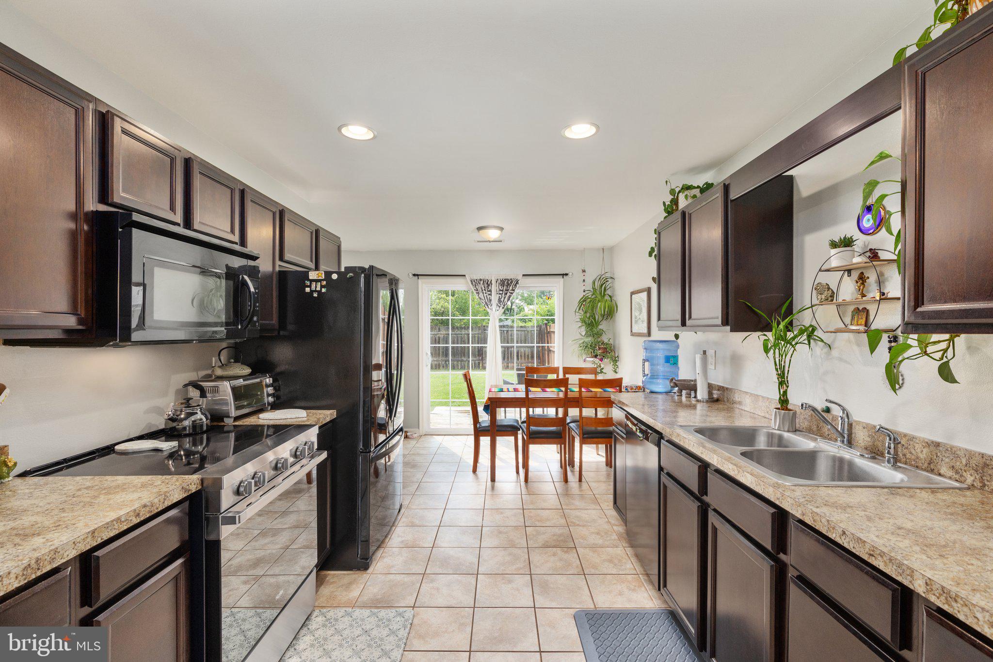 THE TOWNES AT OAKHURST - Residential