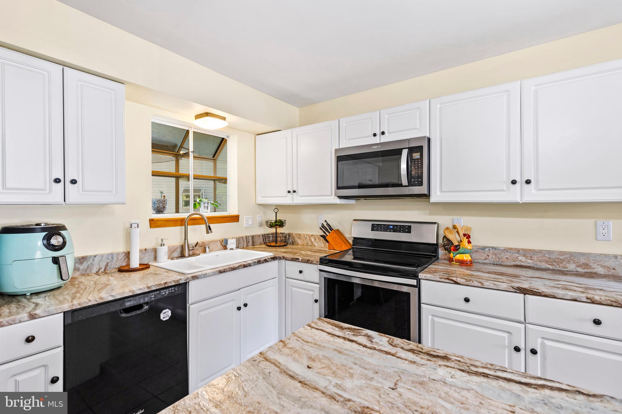 AVALON SHORES - Residential