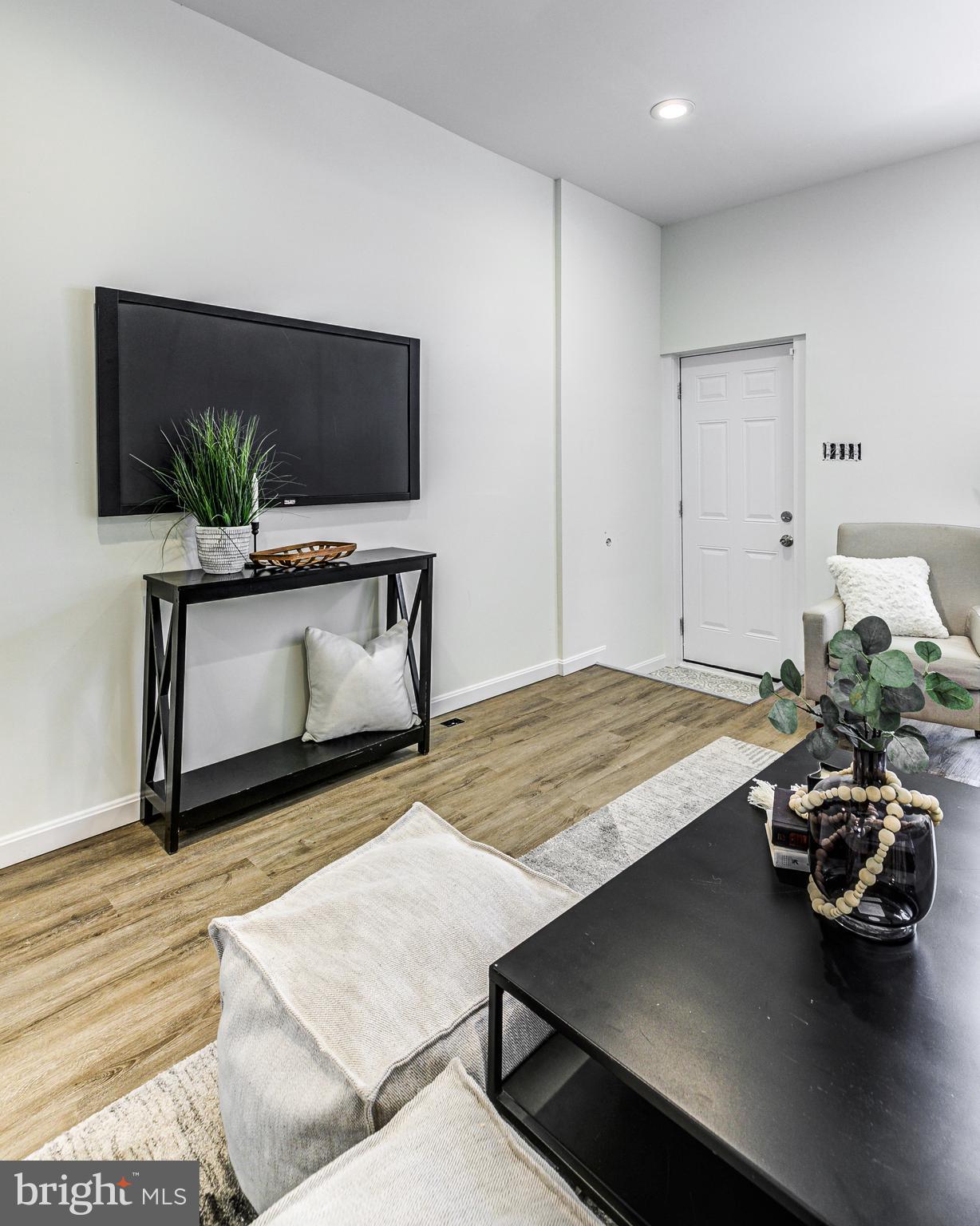 BIDDLE STREET - Residential