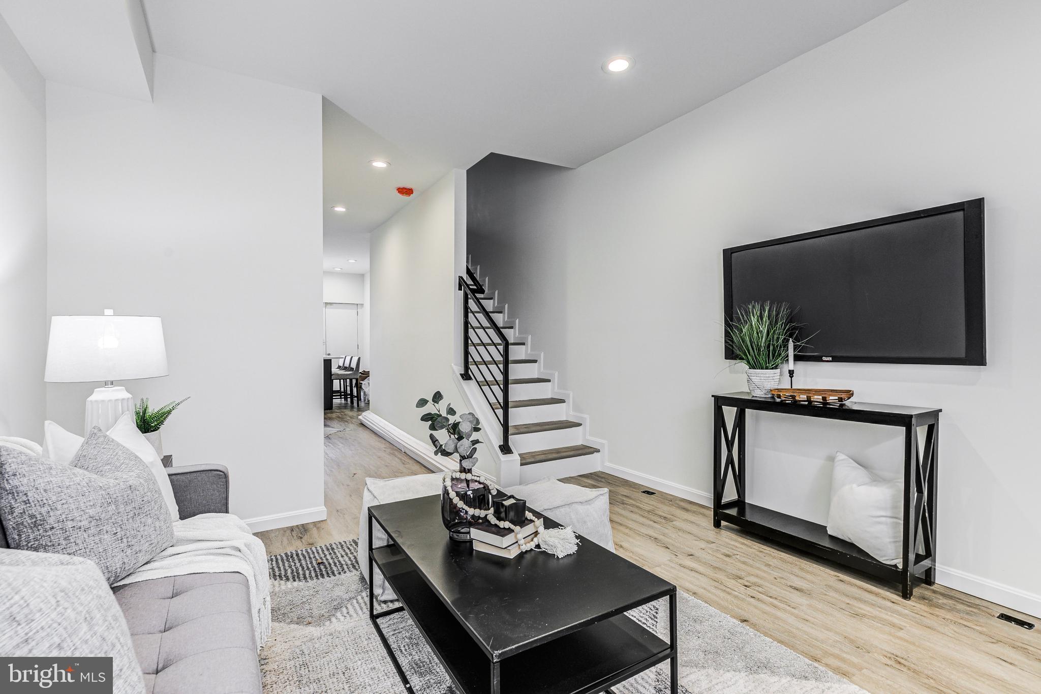 BIDDLE STREET - Residential