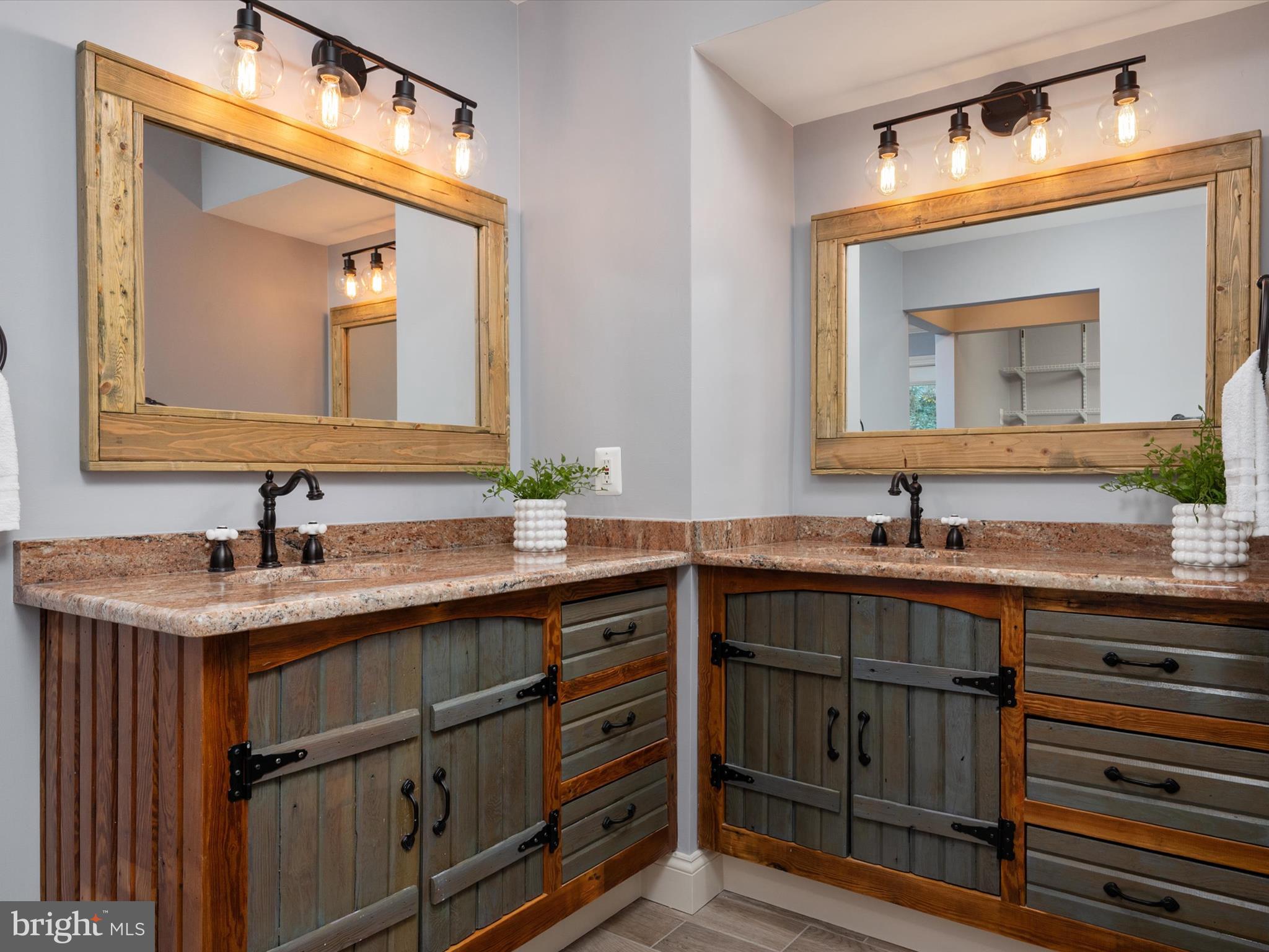 WINDMILL POINT - Residential