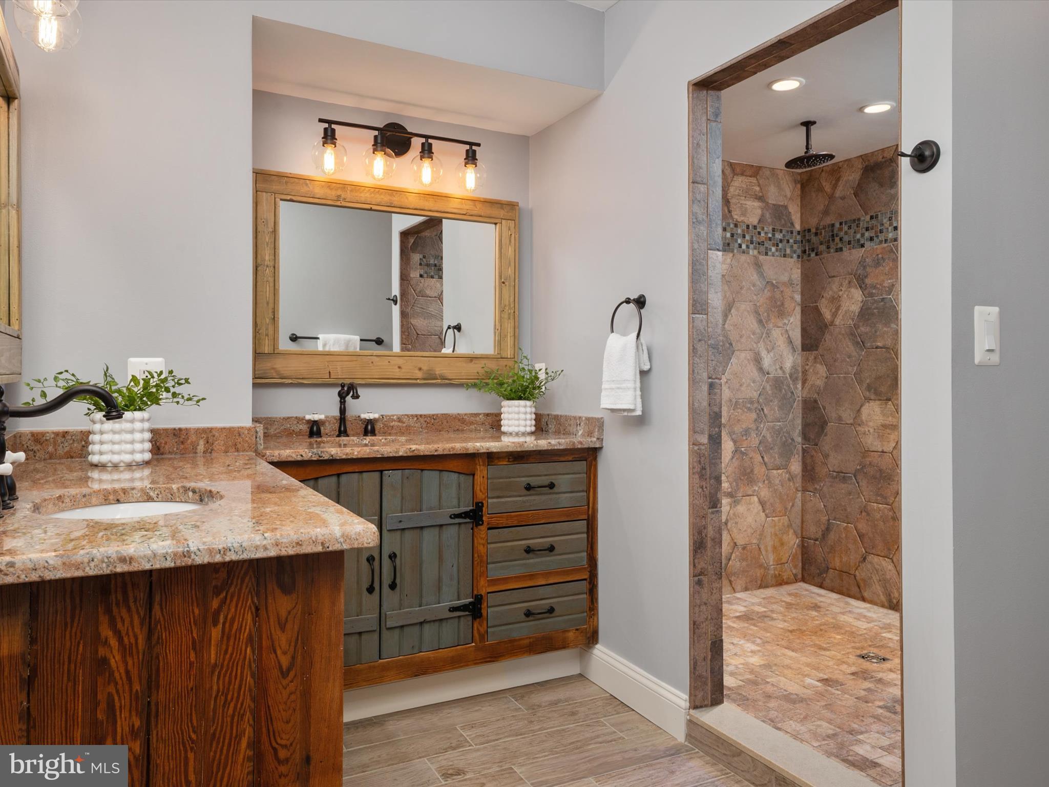 WINDMILL POINT - Residential