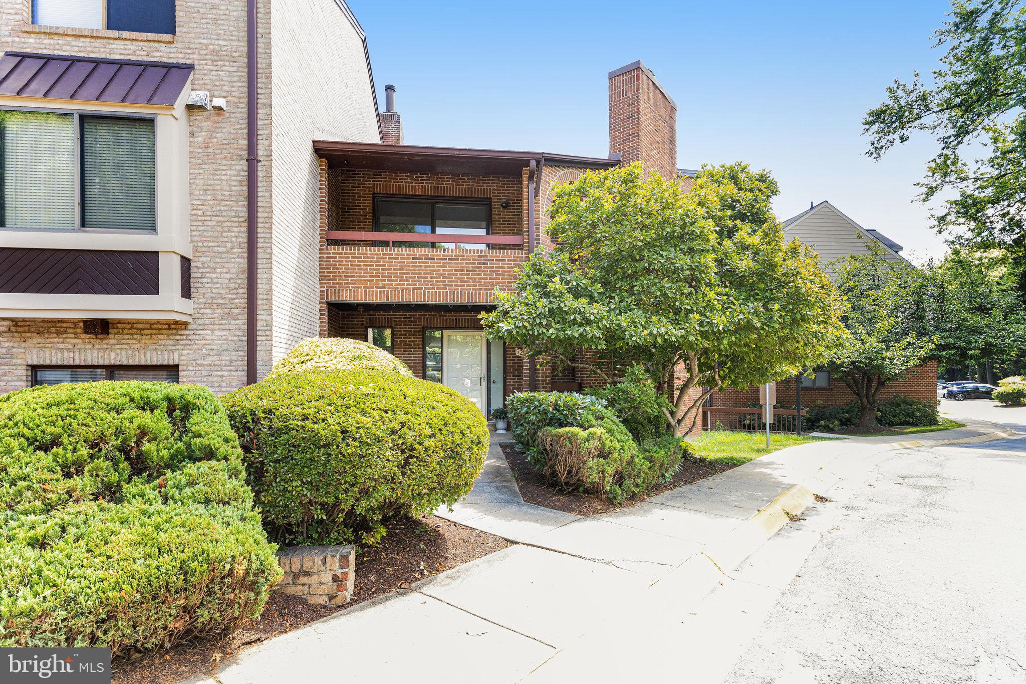 5201 KING CHARLES WAY 2-20