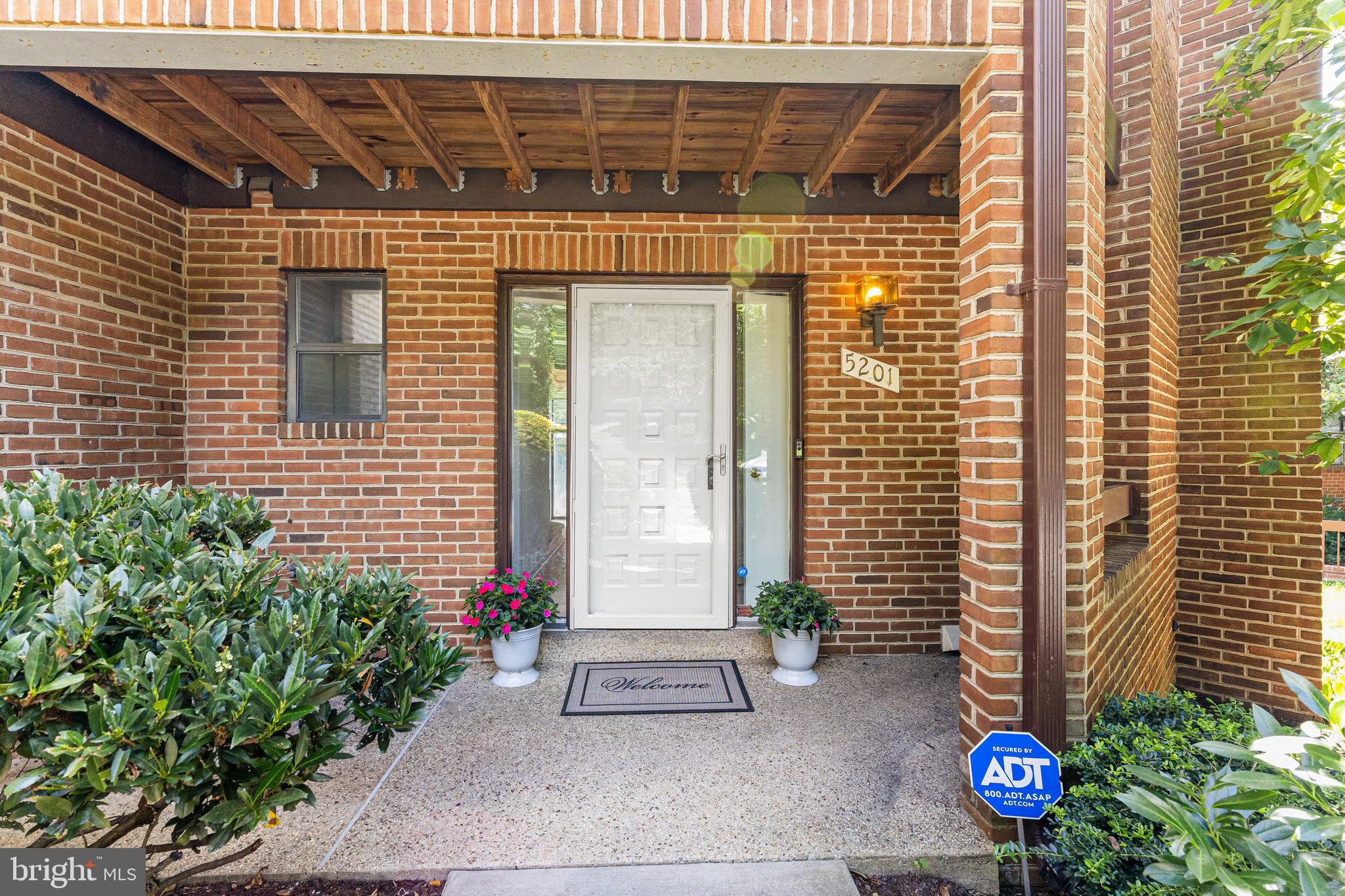 5201 KING CHARLES WAY 2-20