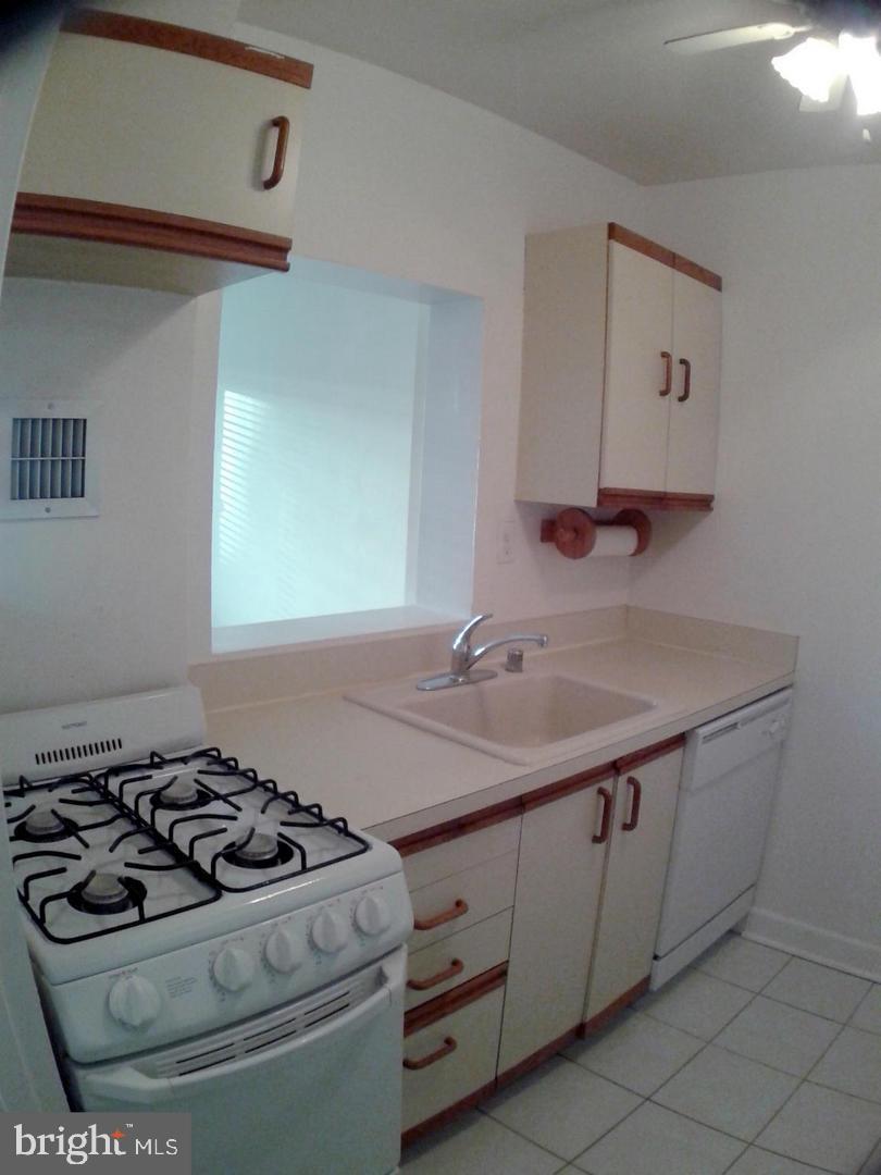 RIVER PLACE EAST - Residential Lease