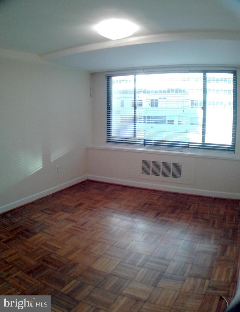 RIVER PLACE EAST - Residential Lease