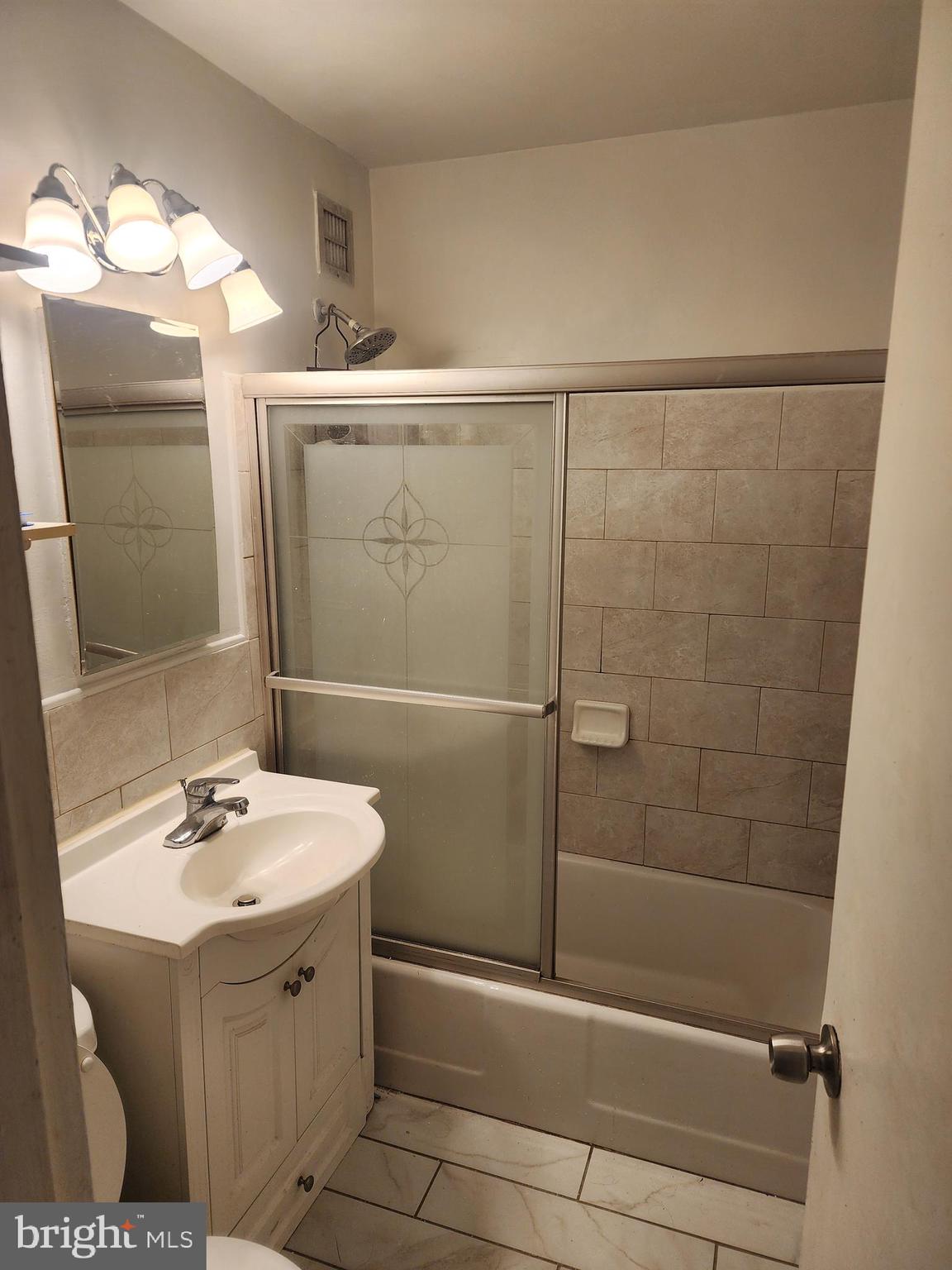 RIVER PLACE EAST - Residential Lease